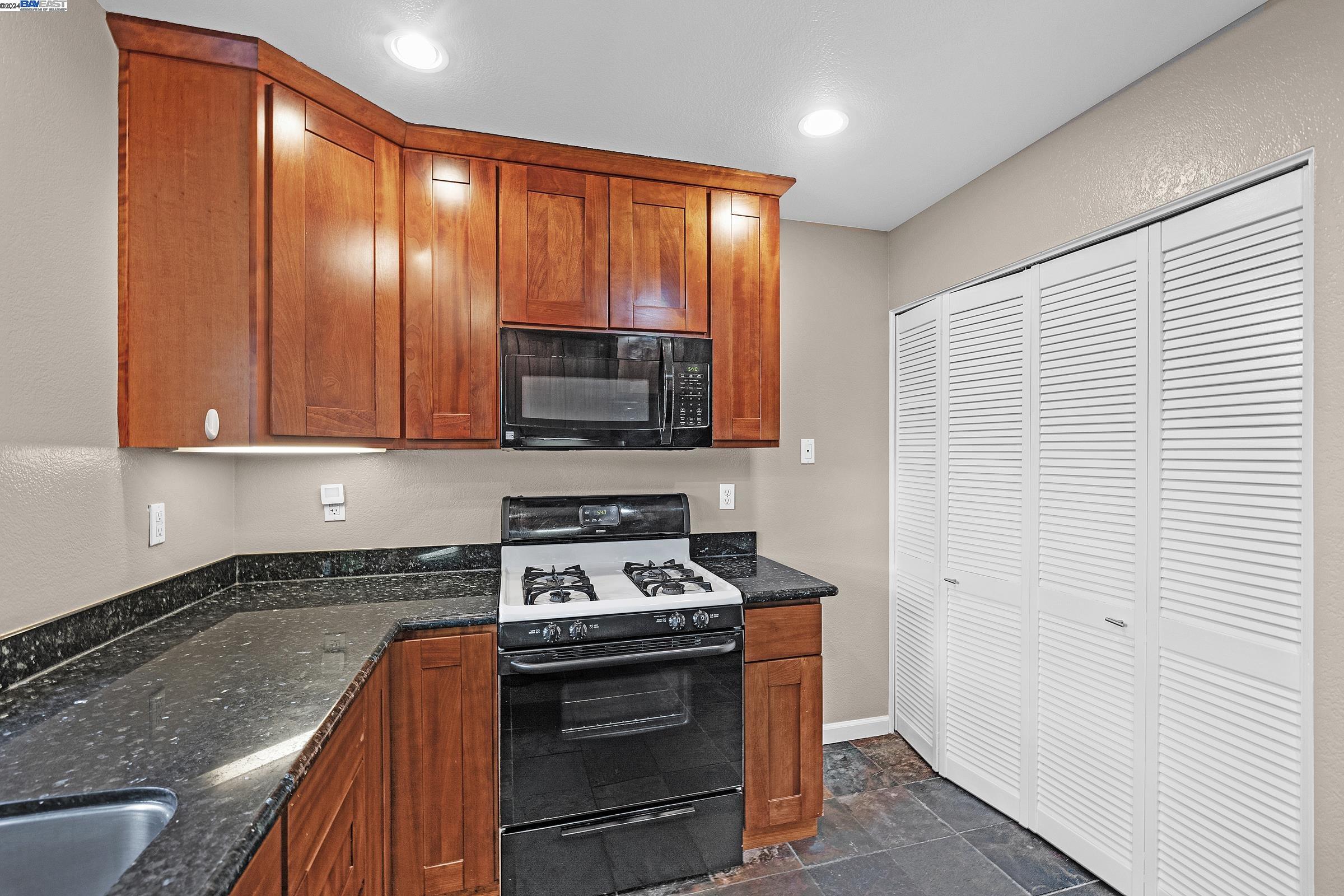 Detail Gallery Image 24 of 27 For 3517 Birchwood Ter #203,  Fremont,  CA 94536 - 2 Beds | 2 Baths