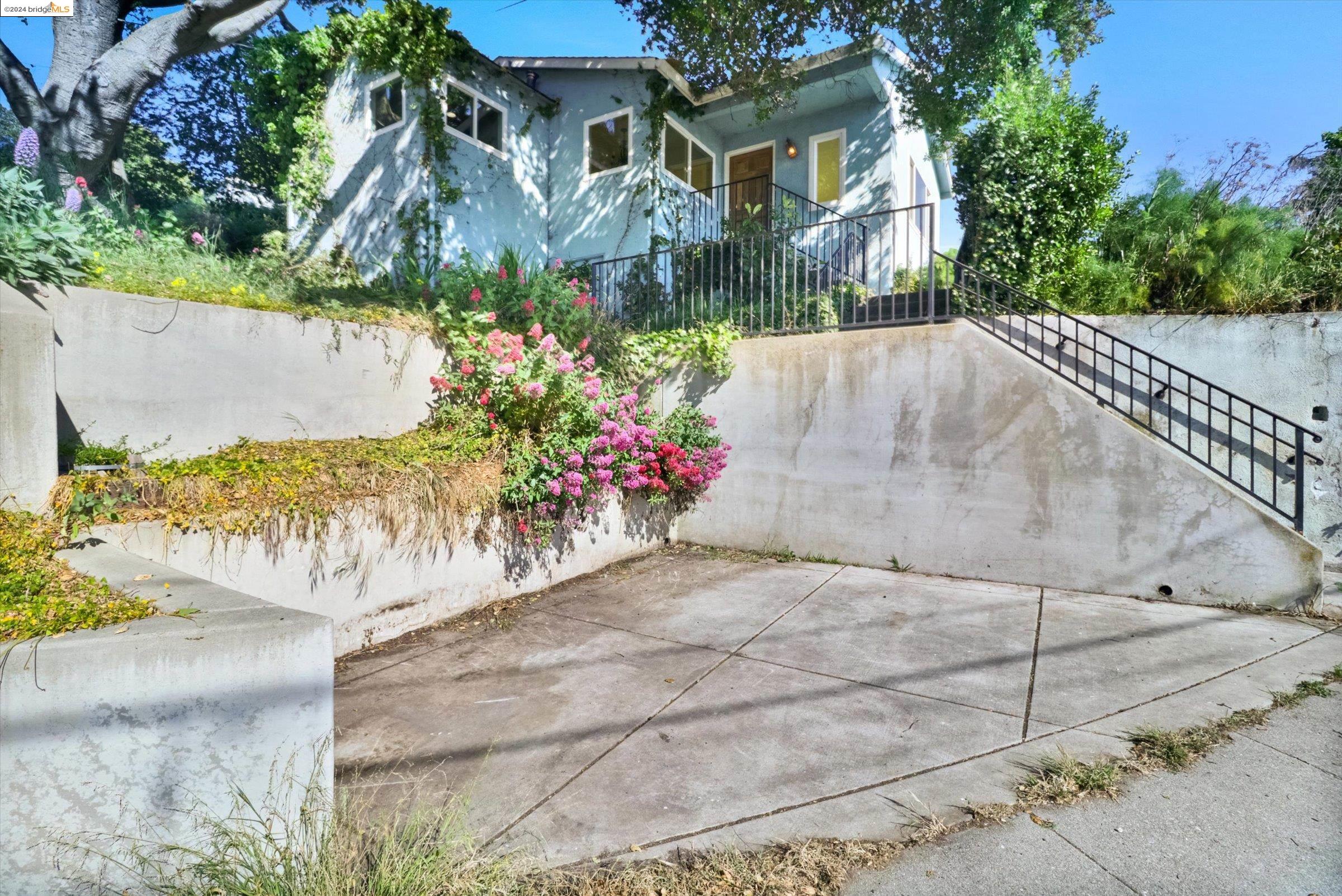 Detail Gallery Image 1 of 43 For 6209 Plymouth Ave, Richmond,  CA 94805 - 3 Beds | 1 Baths