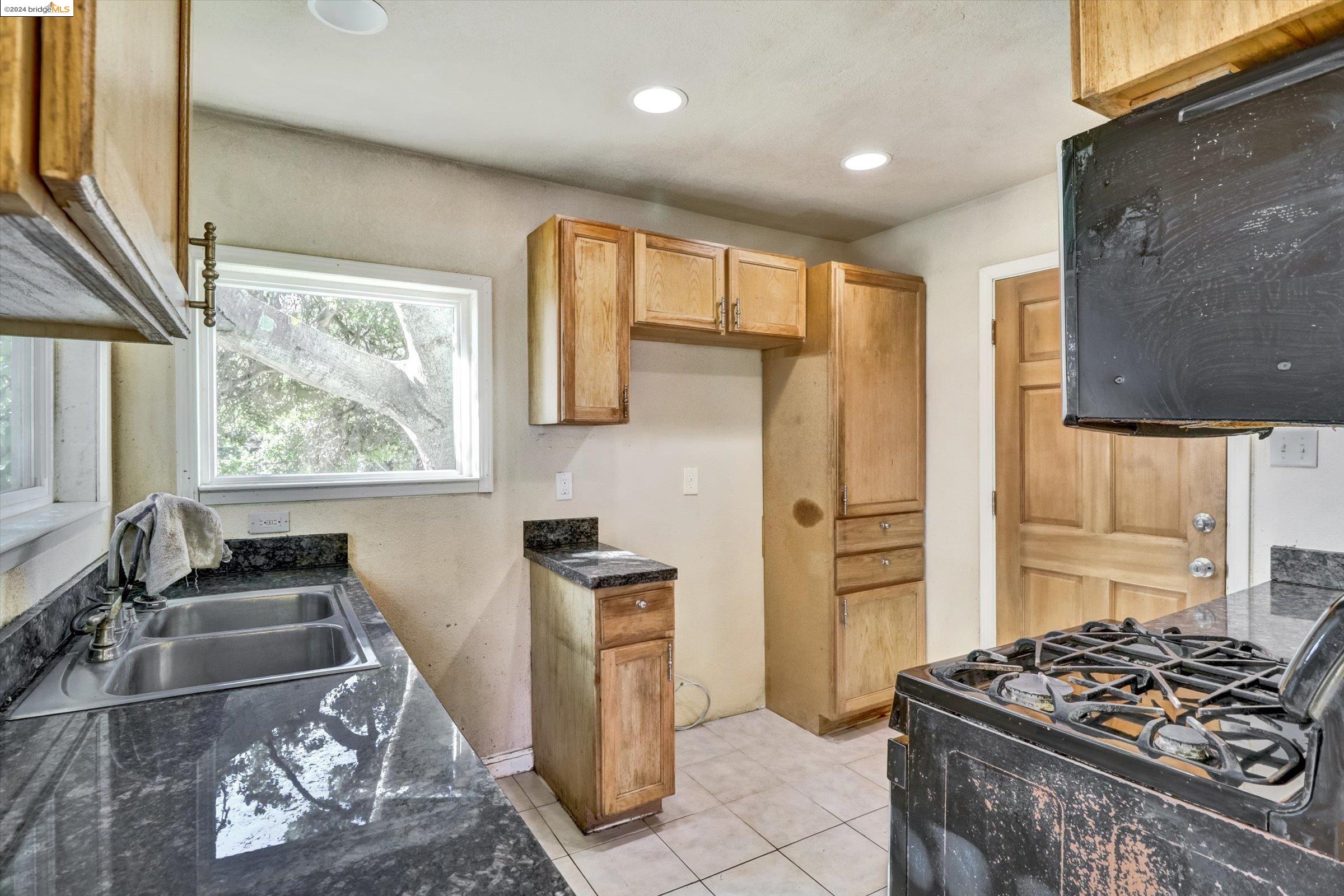 Detail Gallery Image 13 of 43 For 6209 Plymouth Ave, Richmond,  CA 94805 - 3 Beds | 1 Baths