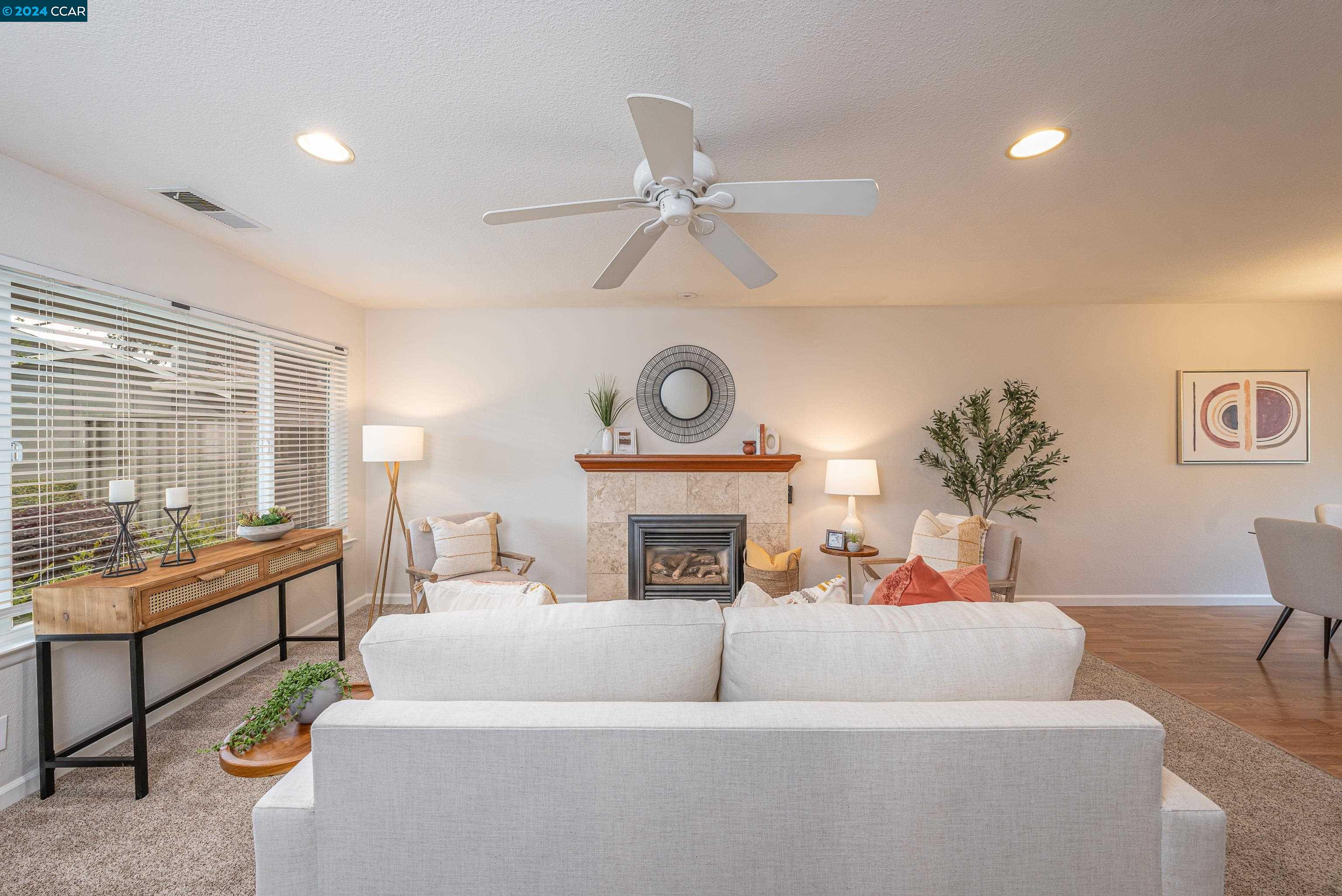 Photo #3: 41058060 Listing 