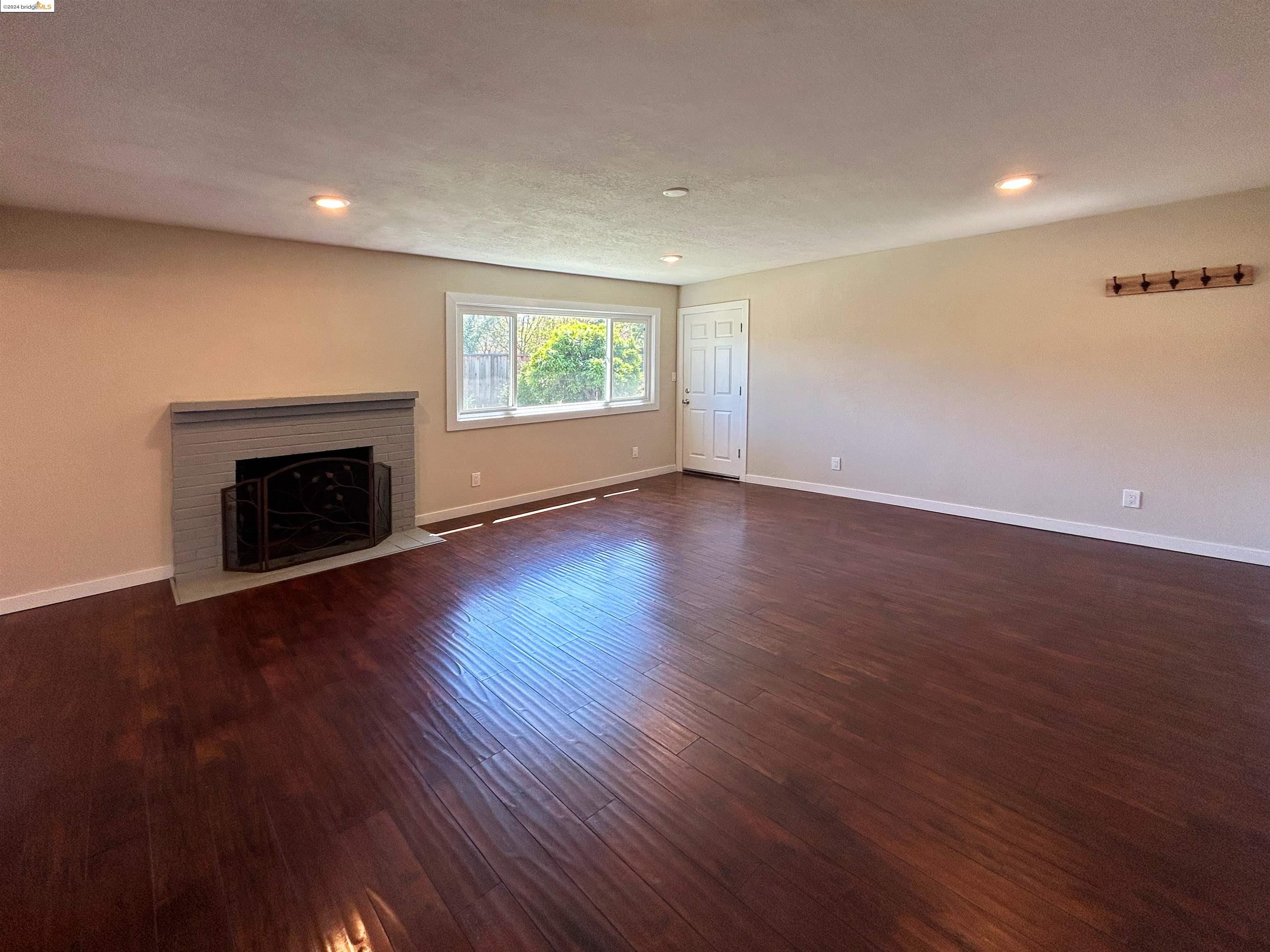 Detail Gallery Image 11 of 34 For 1712 Greer Ave, Concord,  CA 94521 - 3 Beds | 1/1 Baths