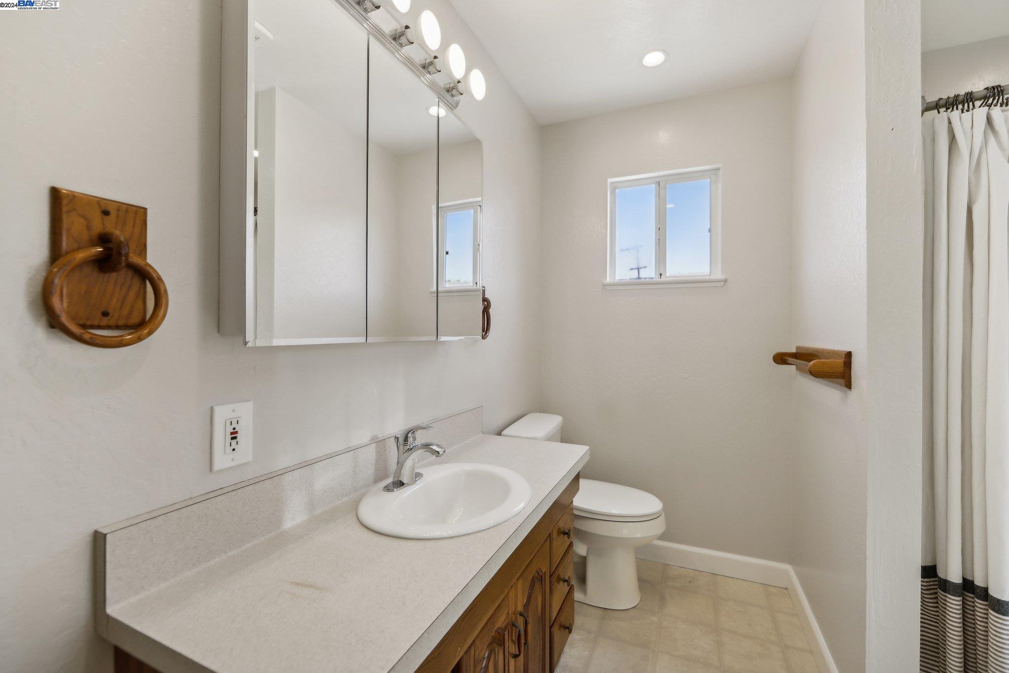 Detail Gallery Image 24 of 44 For 1884 Carlotta Dr, Concord,  CA 94519 - 3 Beds | 2 Baths