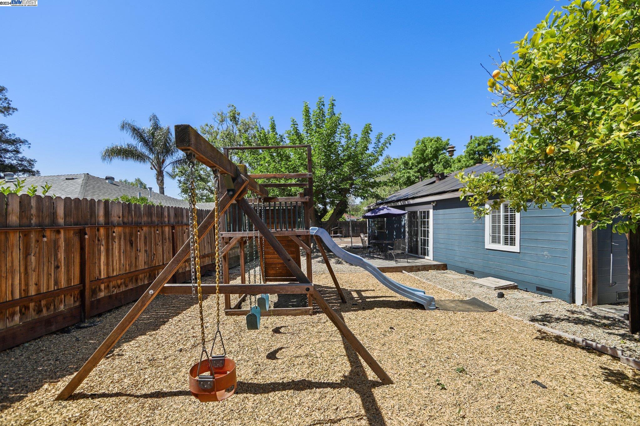 Detail Gallery Image 31 of 44 For 1884 Carlotta Dr, Concord,  CA 94519 - 3 Beds | 2 Baths