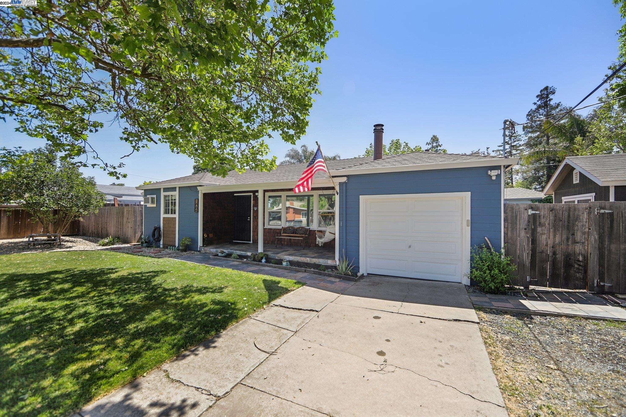 Detail Gallery Image 6 of 44 For 1884 Carlotta Dr, Concord,  CA 94519 - 3 Beds | 2 Baths
