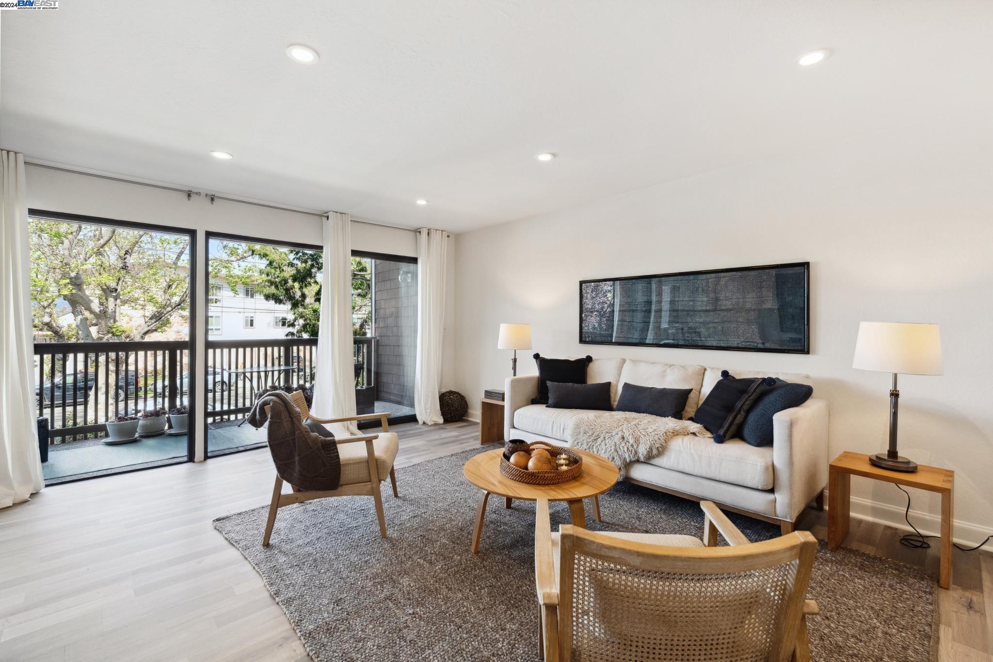Detail Gallery Image 7 of 42 For 1810 Central Ave #205,  Alameda,  CA 94501 - 2 Beds | 2 Baths