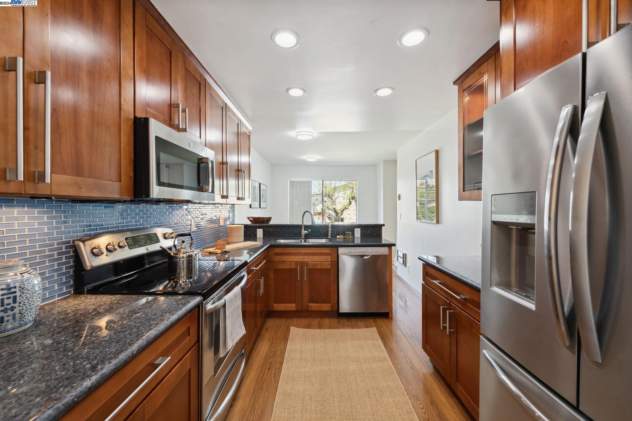 Detail Gallery Image 18 of 42 For 1810 Central Ave #205,  Alameda,  CA 94501 - 2 Beds | 2 Baths