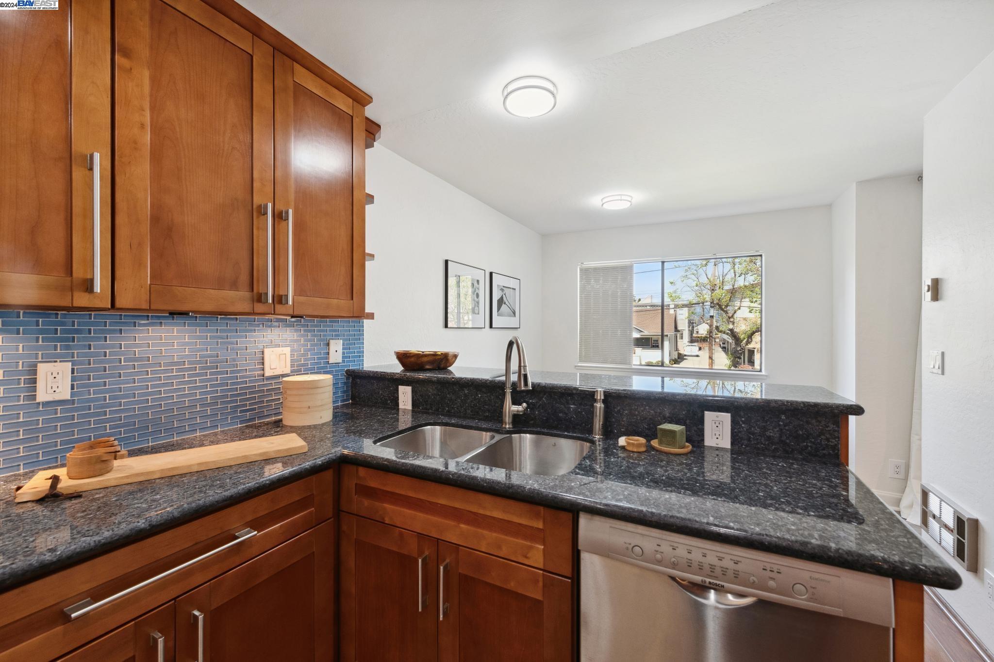 Detail Gallery Image 24 of 42 For 1810 Central Ave #205,  Alameda,  CA 94501 - 2 Beds | 2 Baths