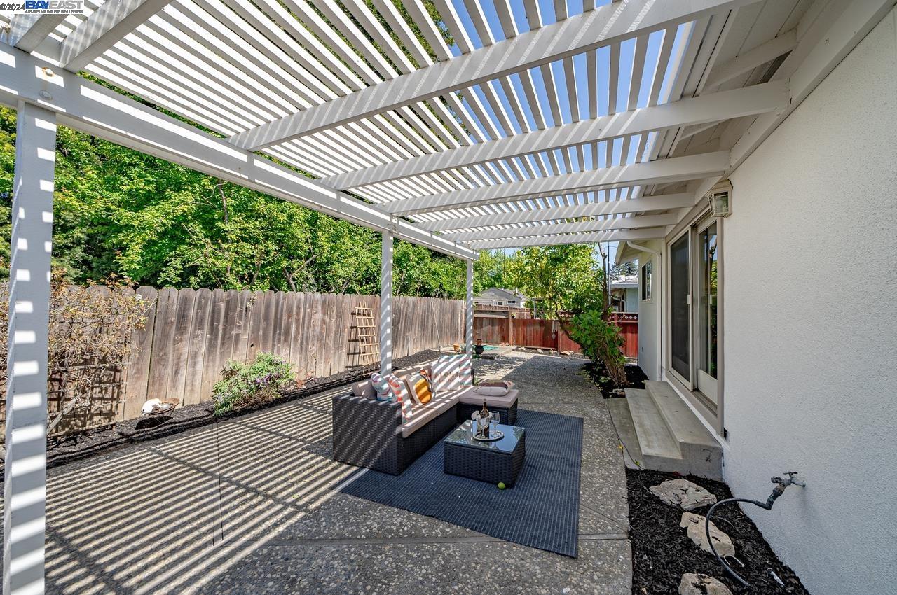 Detail Gallery Image 21 of 43 For 22242 Morales Ct, Castro Valley,  CA 94546 - 3 Beds | 2 Baths