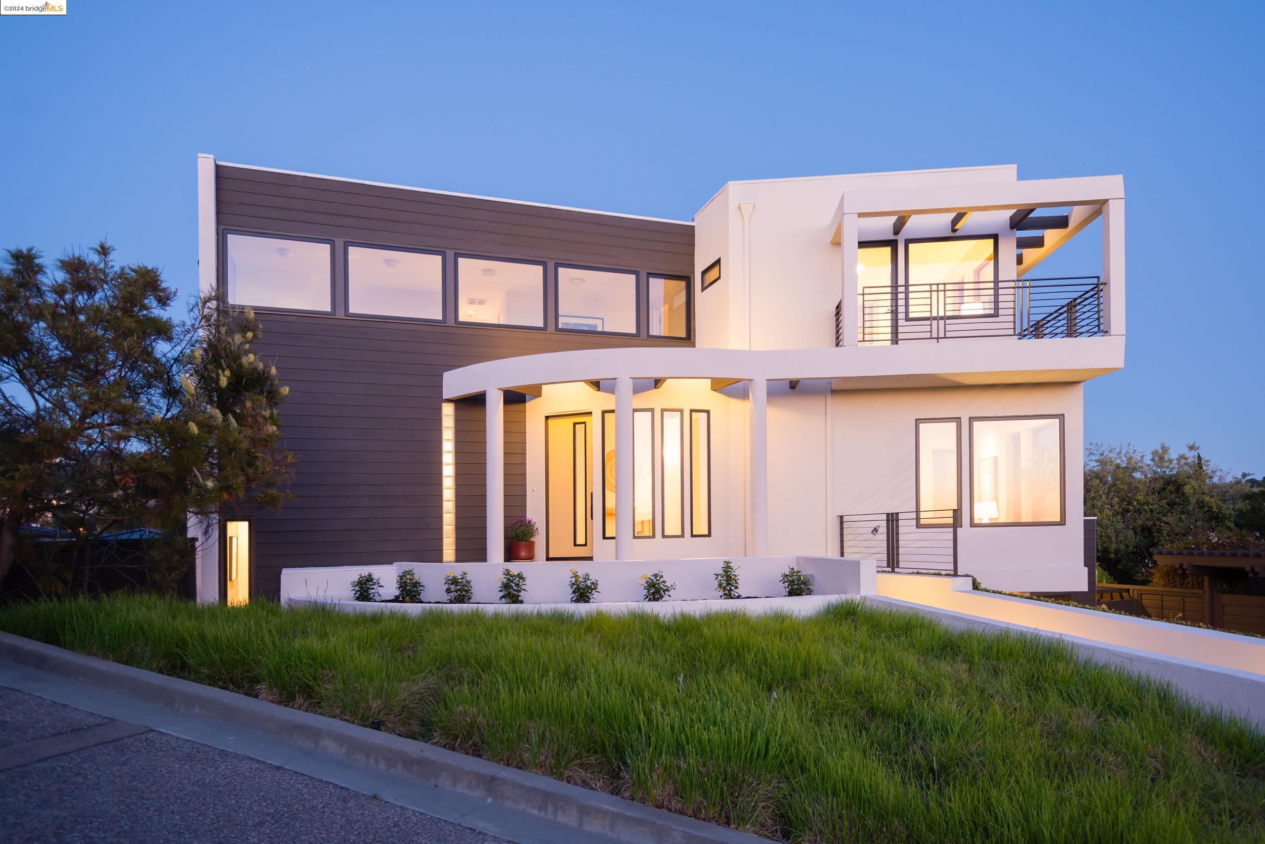 Detail Gallery Image 1 of 1 For 100 Alpine Ter, Oakland,  CA 94618 - 5 Beds | 3/1 Baths