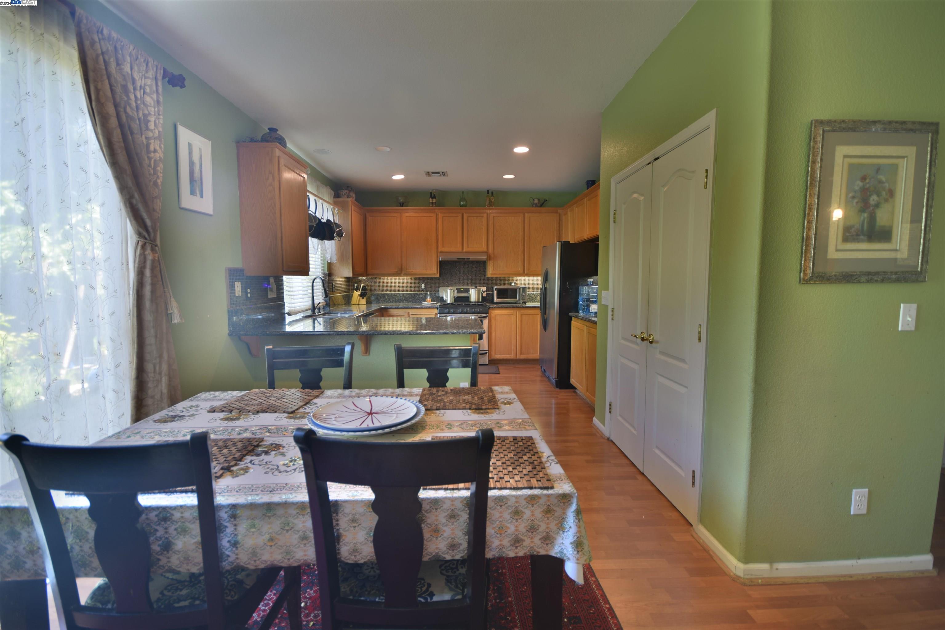 Detail Gallery Image 16 of 33 For 711 Tulare Drive, Tracy,  CA 95304-5830 - 4 Beds | 2/1 Baths
