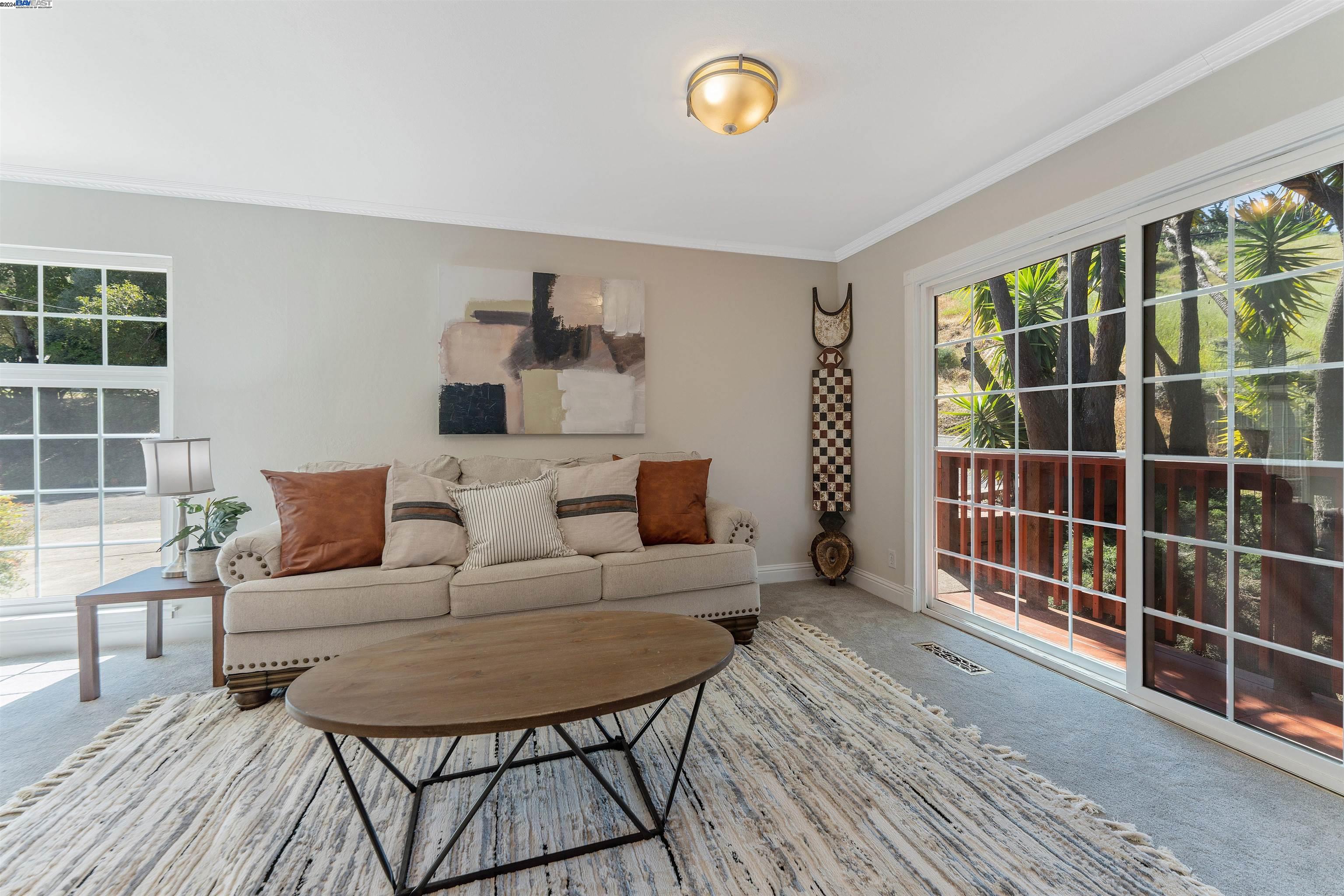 Detail Gallery Image 8 of 35 For 11165 Lochard St, Oakland,  CA 94605 - 4 Beds | 2 Baths