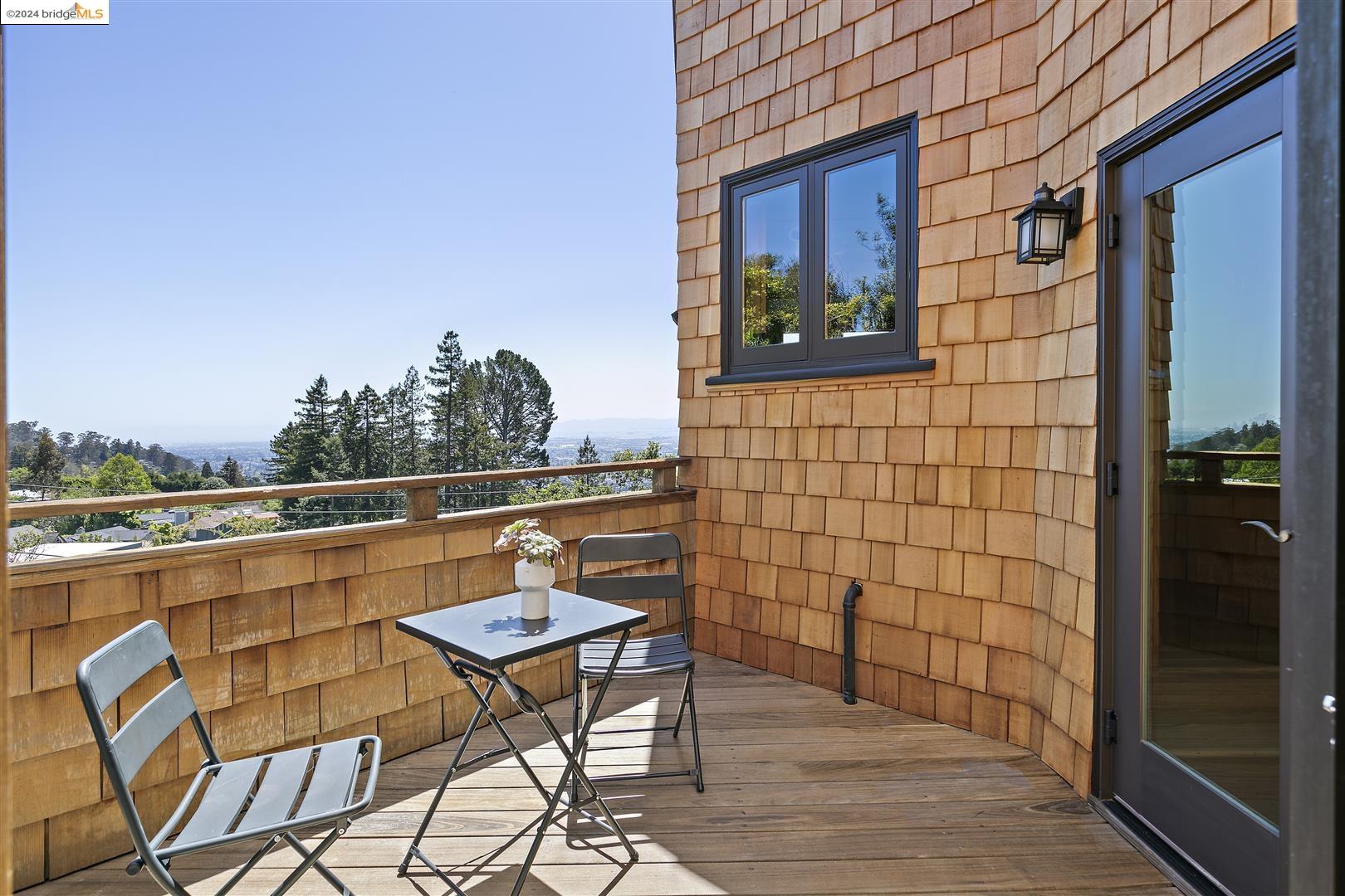 Detail Gallery Image 31 of 47 For 1024 Creston Rd, Berkeley,  CA 94708 - 4 Beds | 2/1 Baths