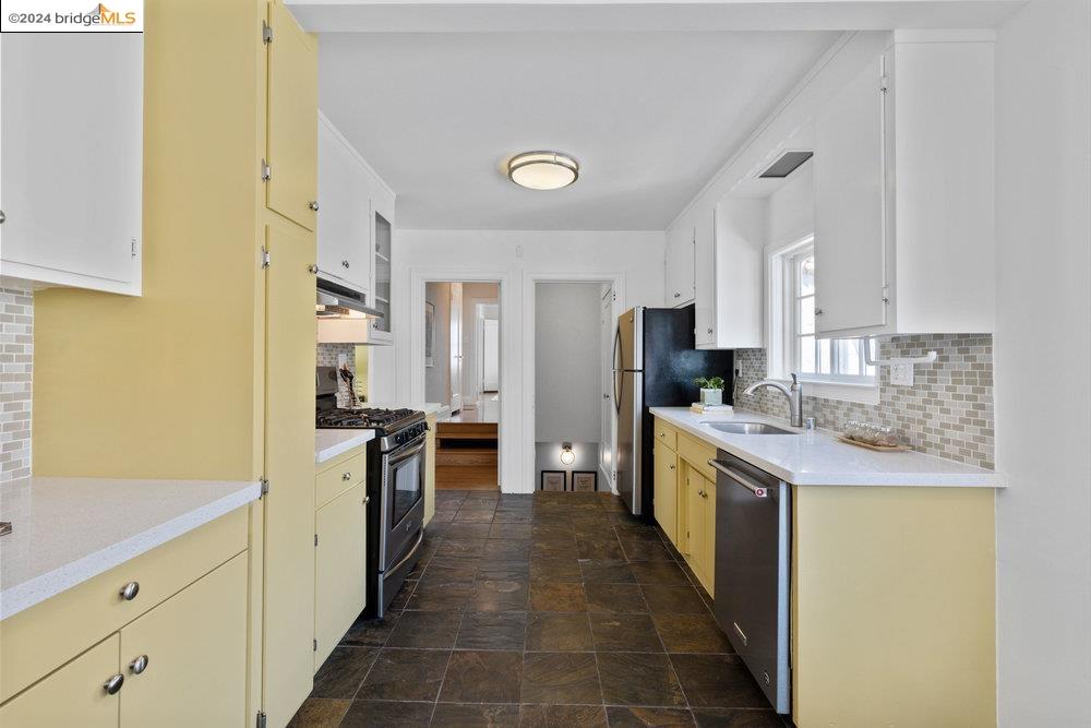 Detail Gallery Image 20 of 49 For 4237 Detroit Ave, Oakland,  CA 94619 - 3 Beds | 2 Baths