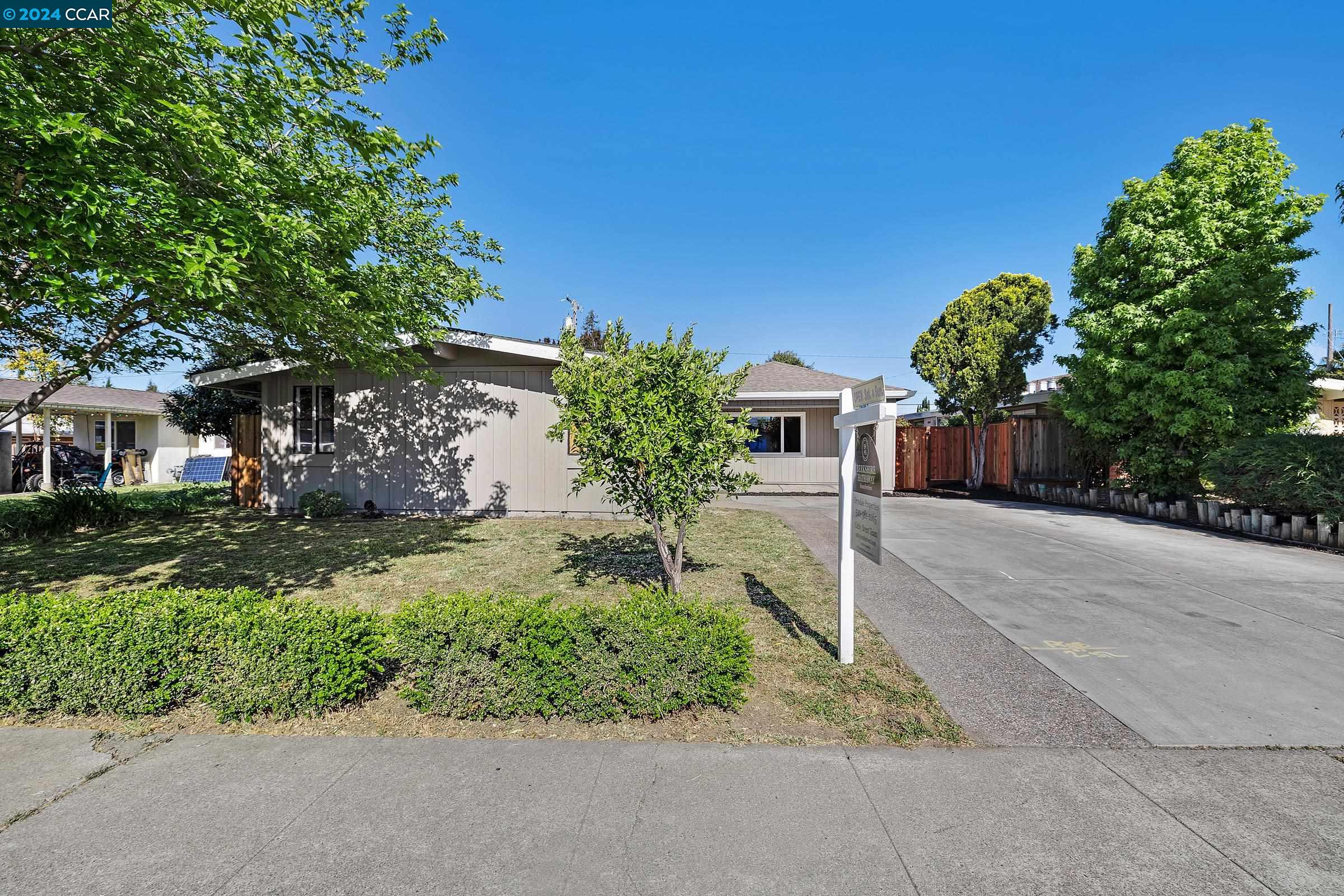 Detail Gallery Image 1 of 1 For 10660 Johansen Dr, Cupertino,  CA 95014 - 4 Beds | 2 Baths