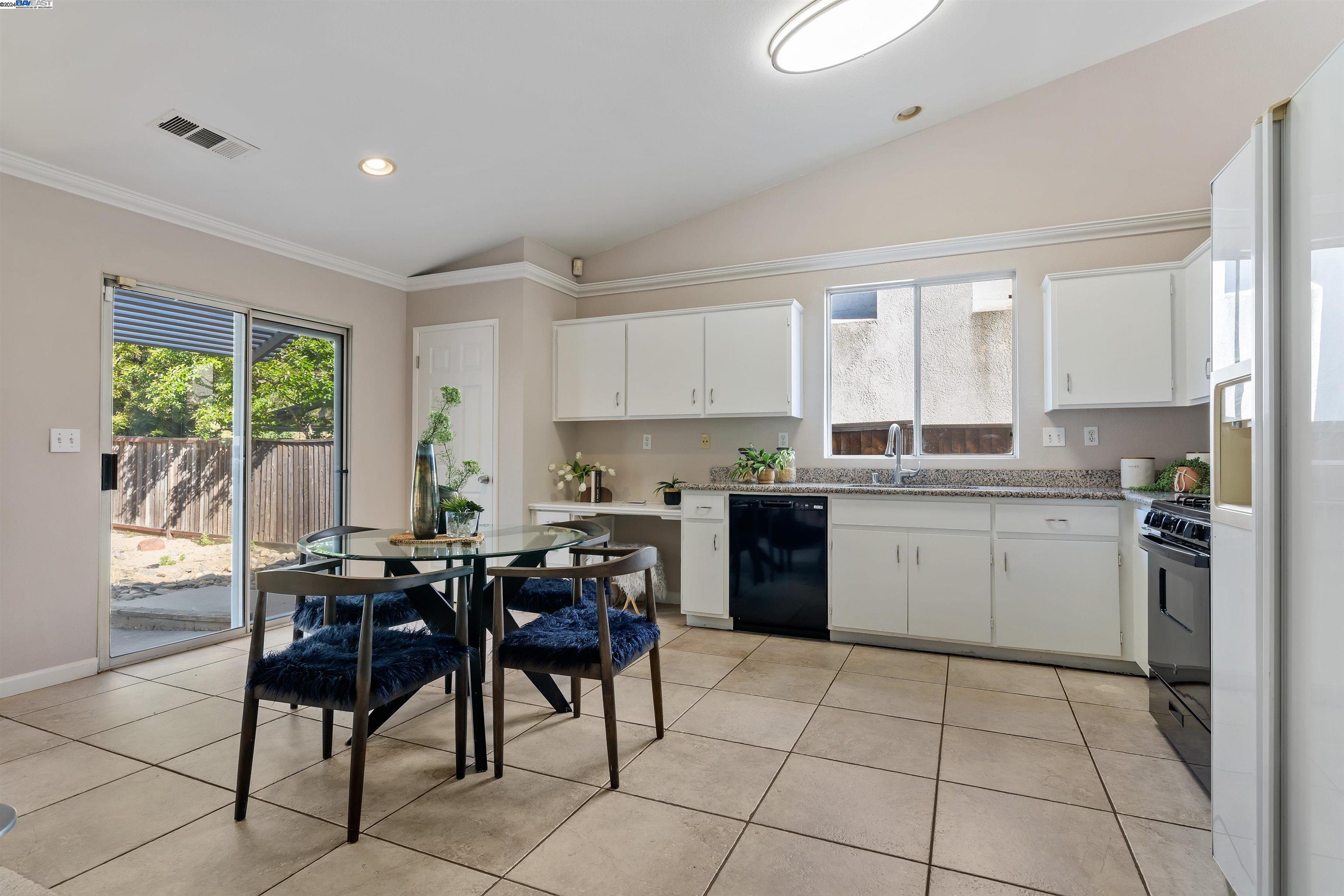 Detail Gallery Image 18 of 36 For 5214 Glenridge Way, Antioch,  CA 94531 - 4 Beds | 2 Baths