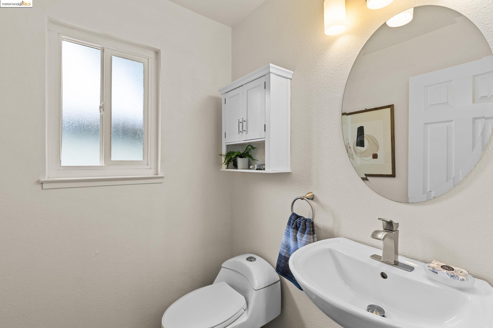 Detail Gallery Image 13 of 43 For 4518 Mattis Ct, Oakland,  CA 94619 - 3 Beds | 2/1 Baths