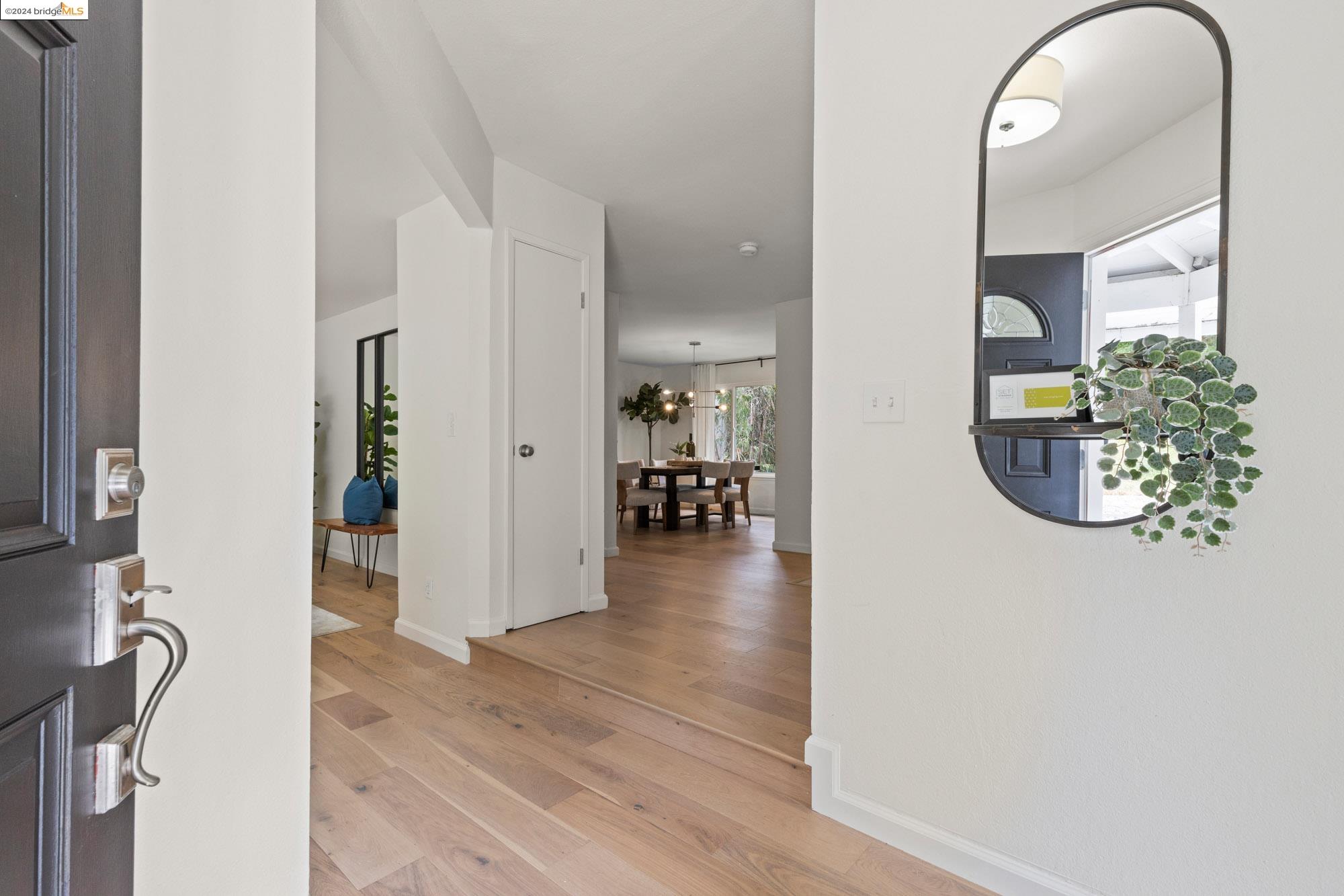 Detail Gallery Image 4 of 43 For 4518 Mattis Ct, Oakland,  CA 94619 - 3 Beds | 2/1 Baths
