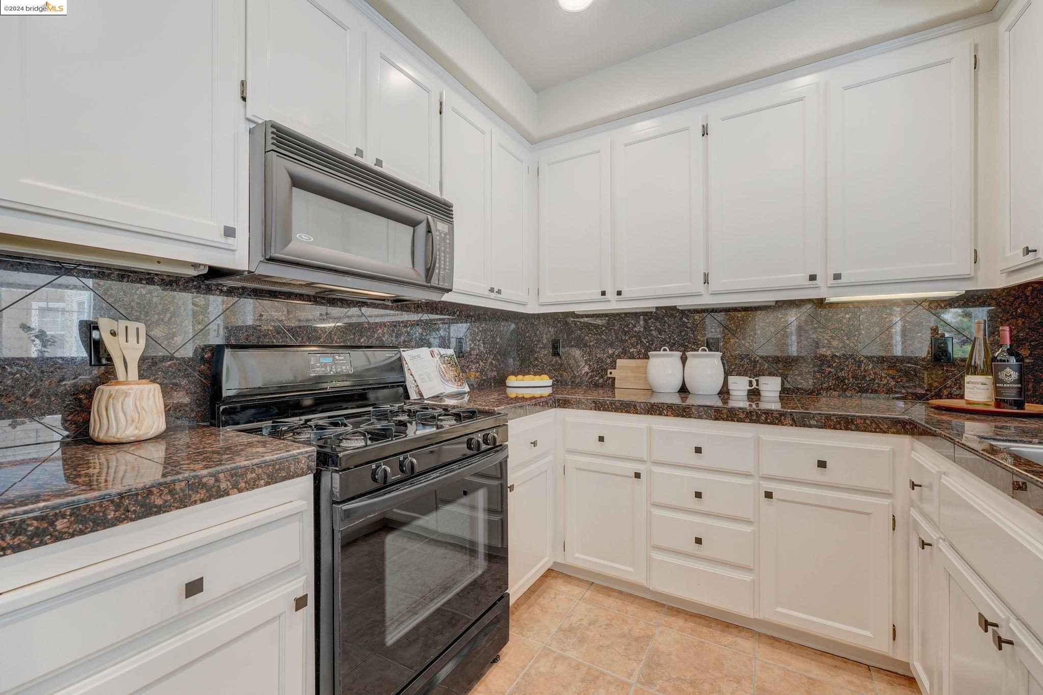 Detail Gallery Image 12 of 42 For 1592 Chandler St #136,  Oakland,  CA 94603 - 2 Beds | 2 Baths