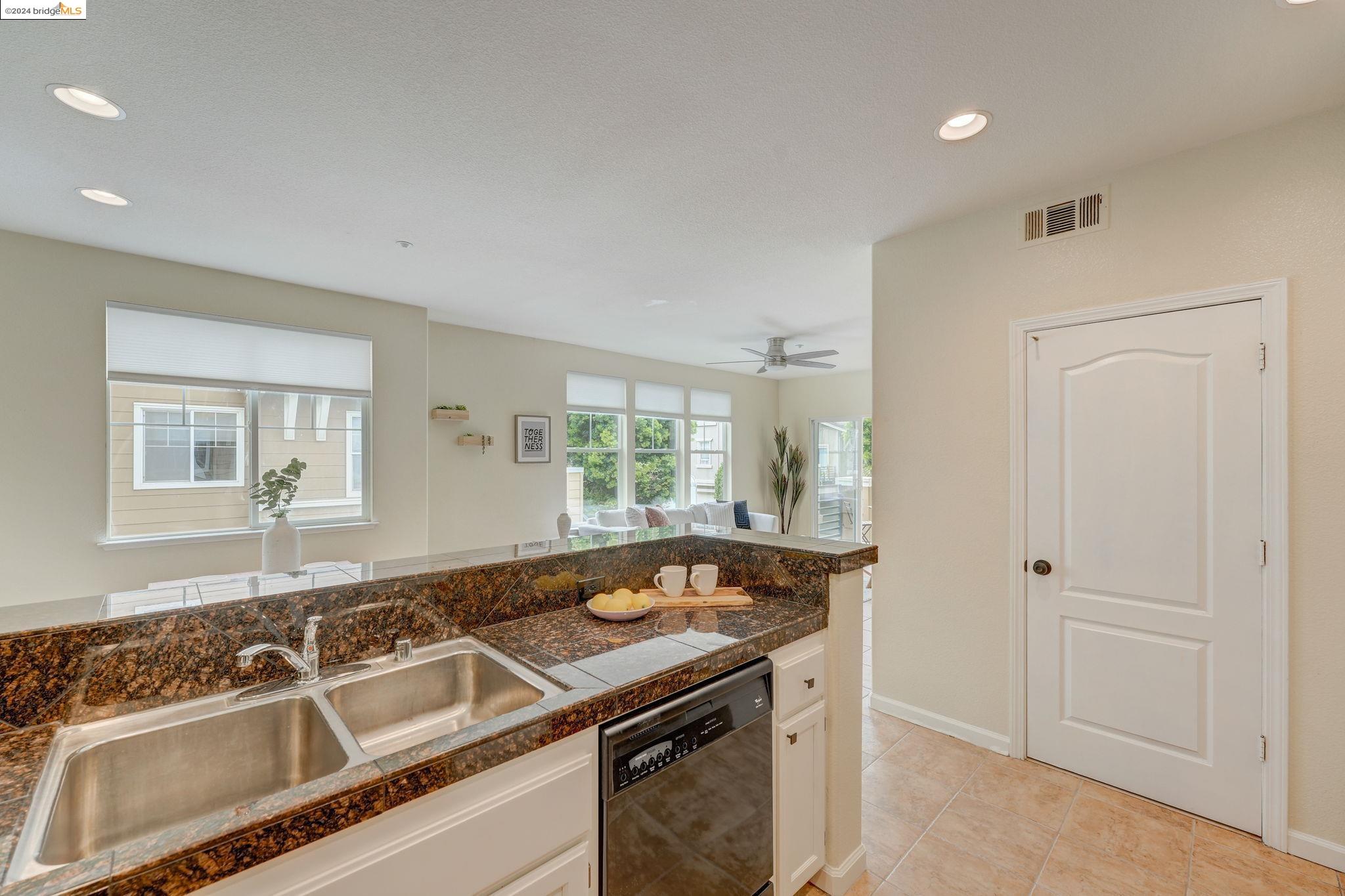 Detail Gallery Image 15 of 42 For 1592 Chandler St #136,  Oakland,  CA 94603 - 2 Beds | 2 Baths
