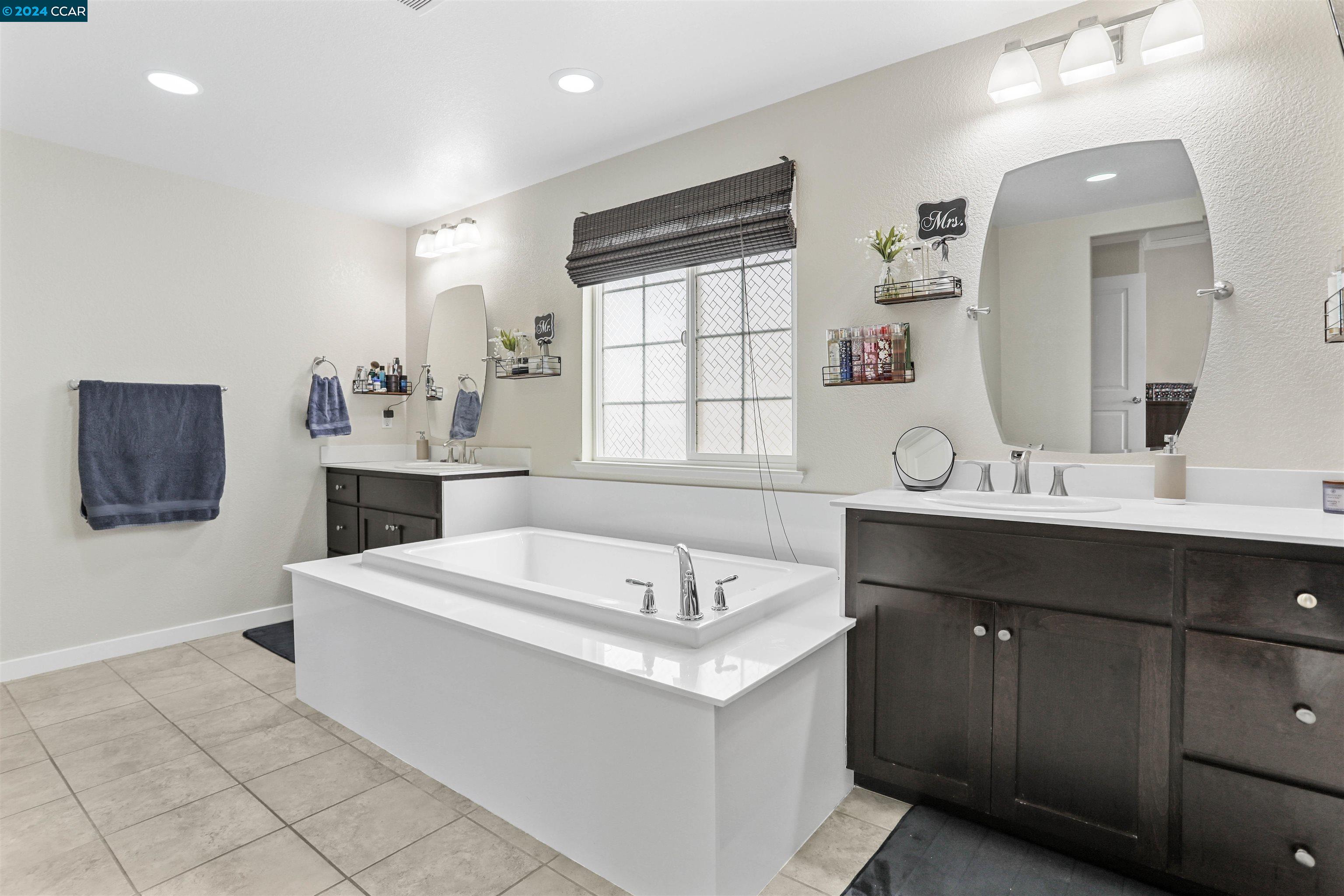 Detail Gallery Image 21 of 38 For 237 Amberwind Cir, Oakley,  CA 94561 - 4 Beds | 3/1 Baths