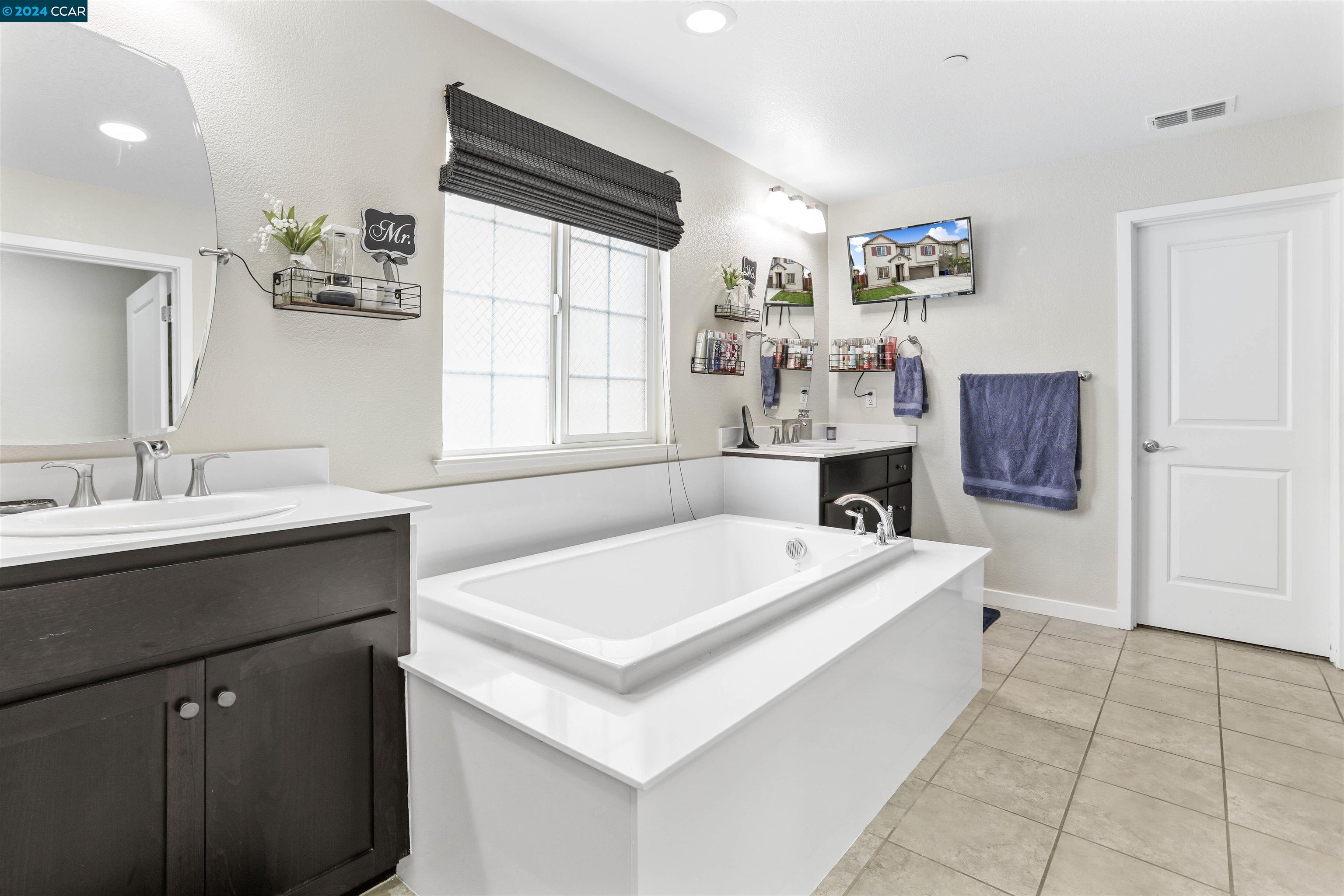Detail Gallery Image 22 of 38 For 237 Amberwind Cir, Oakley,  CA 94561 - 4 Beds | 3/1 Baths
