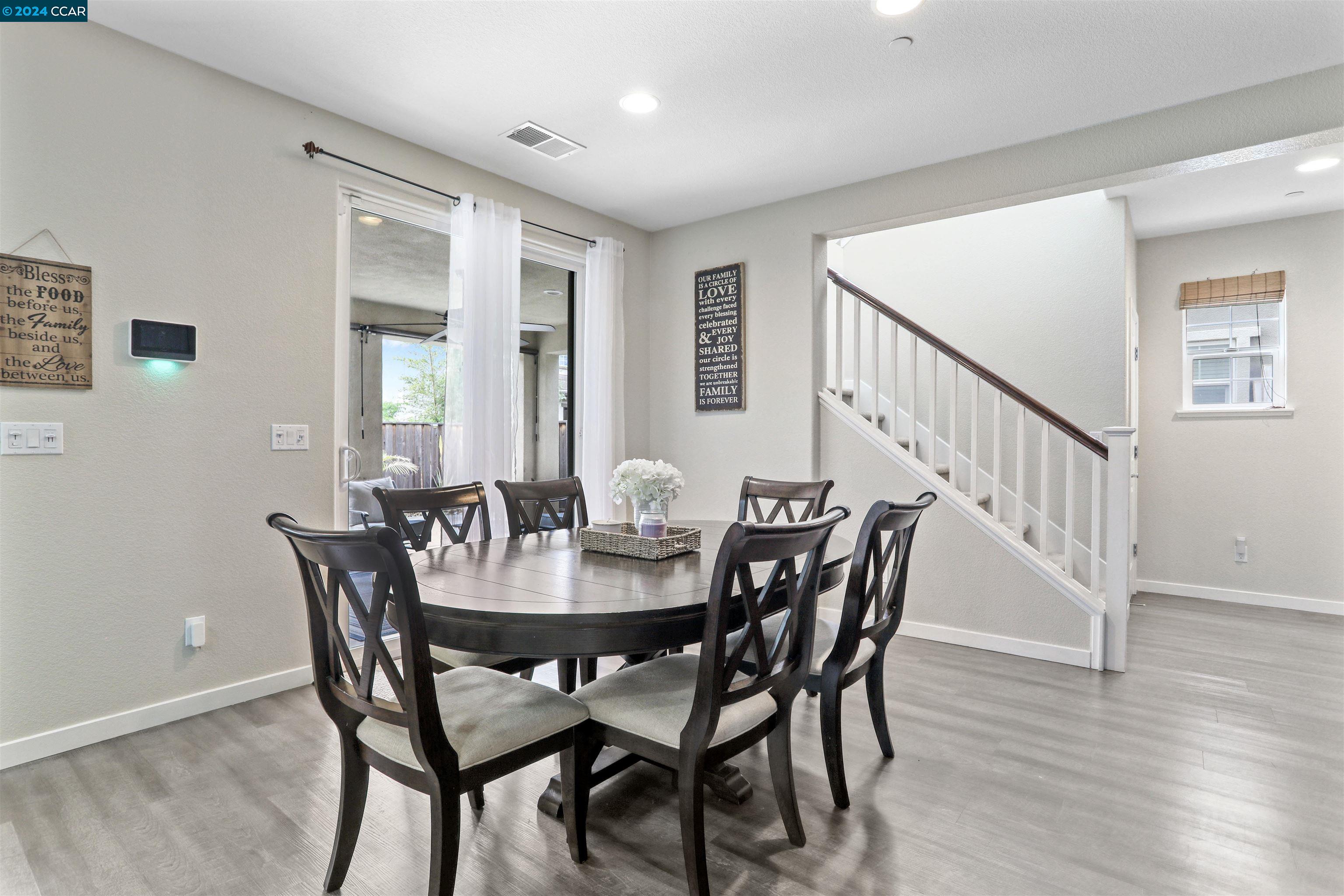 Detail Gallery Image 9 of 38 For 237 Amberwind Cir, Oakley,  CA 94561 - 4 Beds | 3/1 Baths