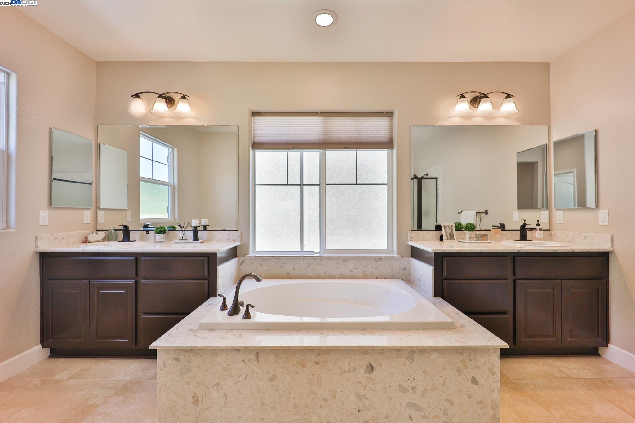 Detail Gallery Image 32 of 53 For 6913 Syrah Dr, Dublin,  CA 94568 - 5 Beds | 3 Baths