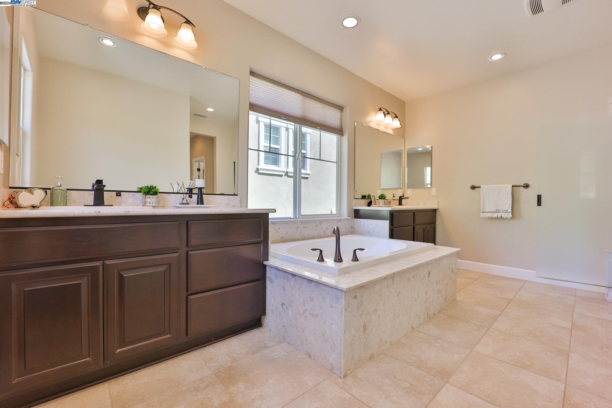 Detail Gallery Image 33 of 53 For 6913 Syrah Dr, Dublin,  CA 94568 - 5 Beds | 3 Baths