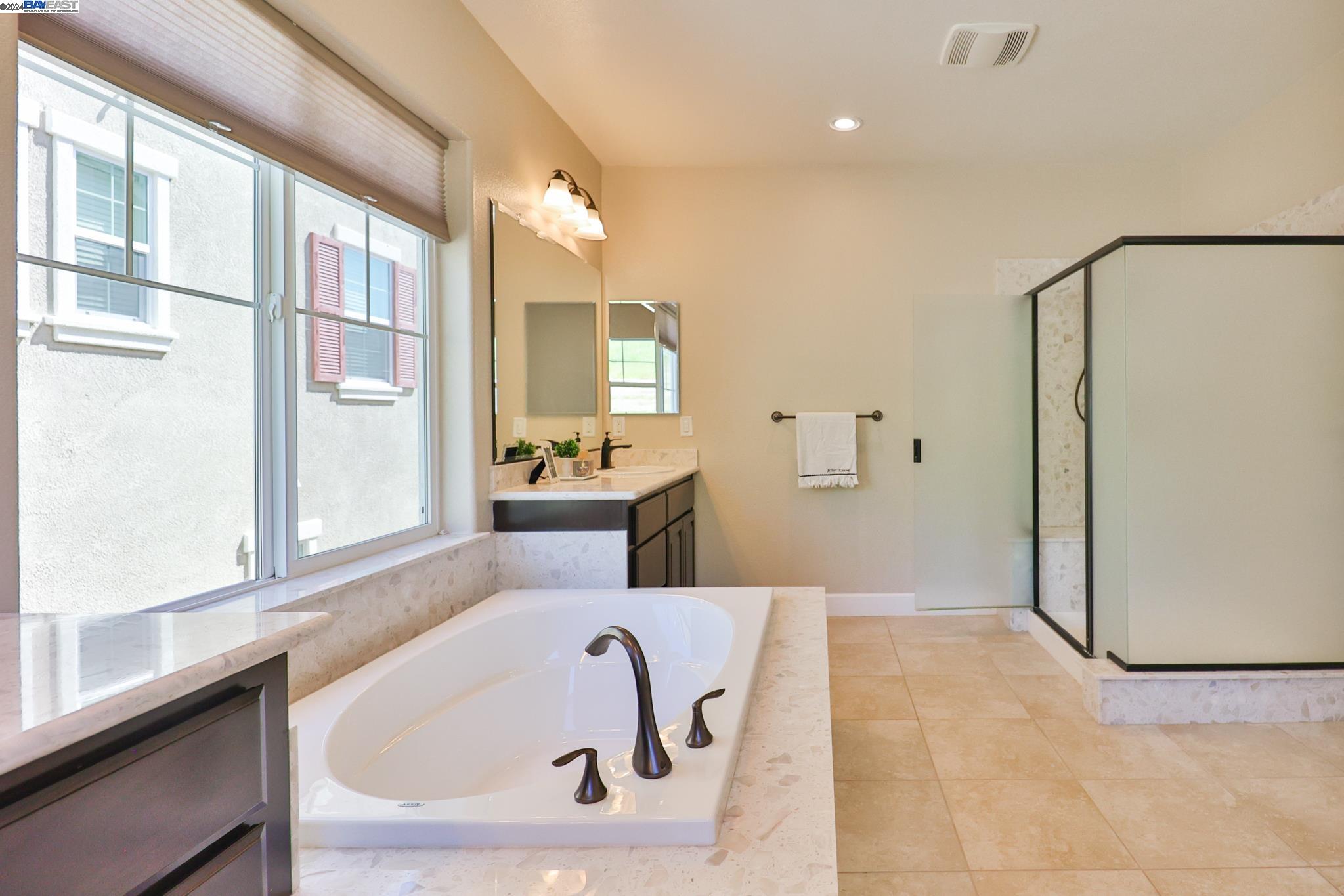 Detail Gallery Image 36 of 60 For 6913 Syrah Dr, Dublin,  CA 94568 - 5 Beds | 3 Baths