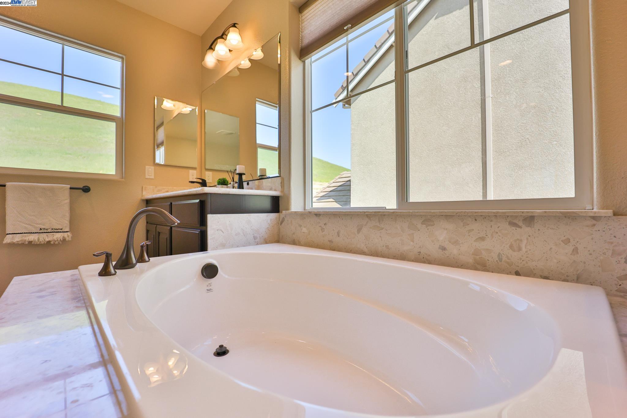 Detail Gallery Image 37 of 60 For 6913 Syrah Dr, Dublin,  CA 94568 - 5 Beds | 3 Baths