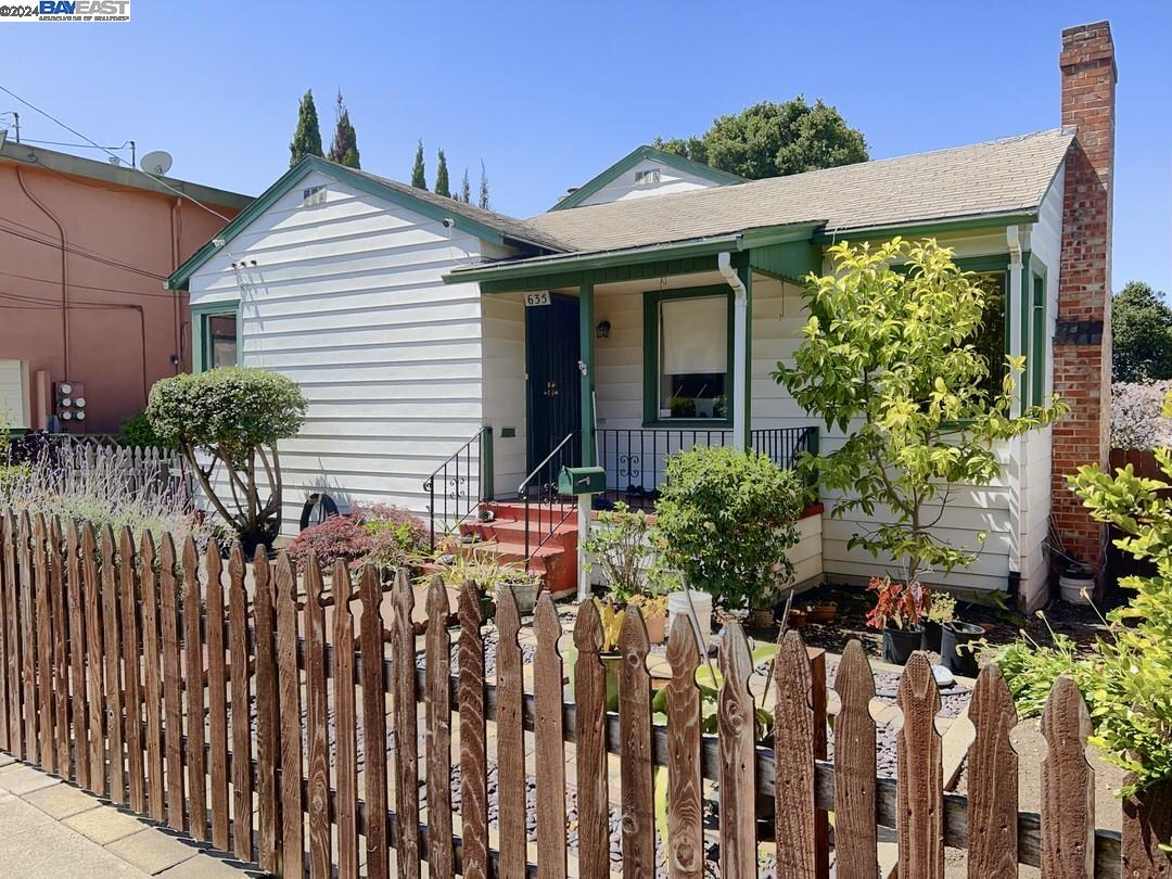 Detail Gallery Image 1 of 1 For 635 Kearney, El Cerrito,  CA 94530 - 2 Beds | 2/1 Baths