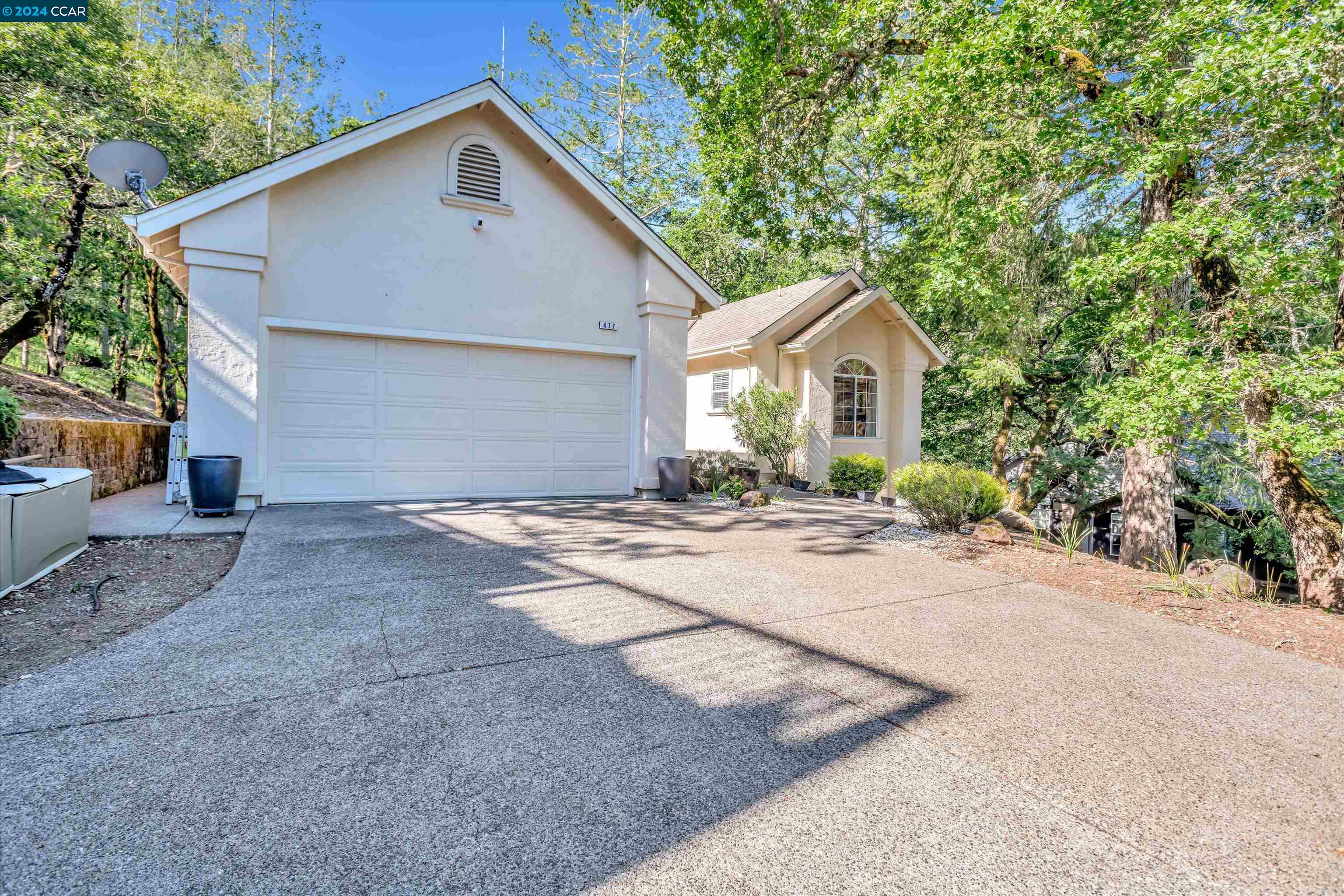 Detail Gallery Image 1 of 35 For 477 Falling Star Ct, Santa Rosa,  CA 95409 - 3 Beds | 2 Baths