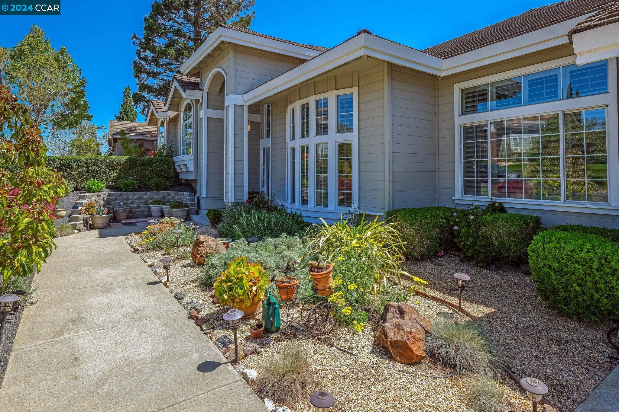 Detail Gallery Image 5 of 43 For 1074 Kipling Court, Concord,  CA 94518 - 4 Beds | 2/1 Baths