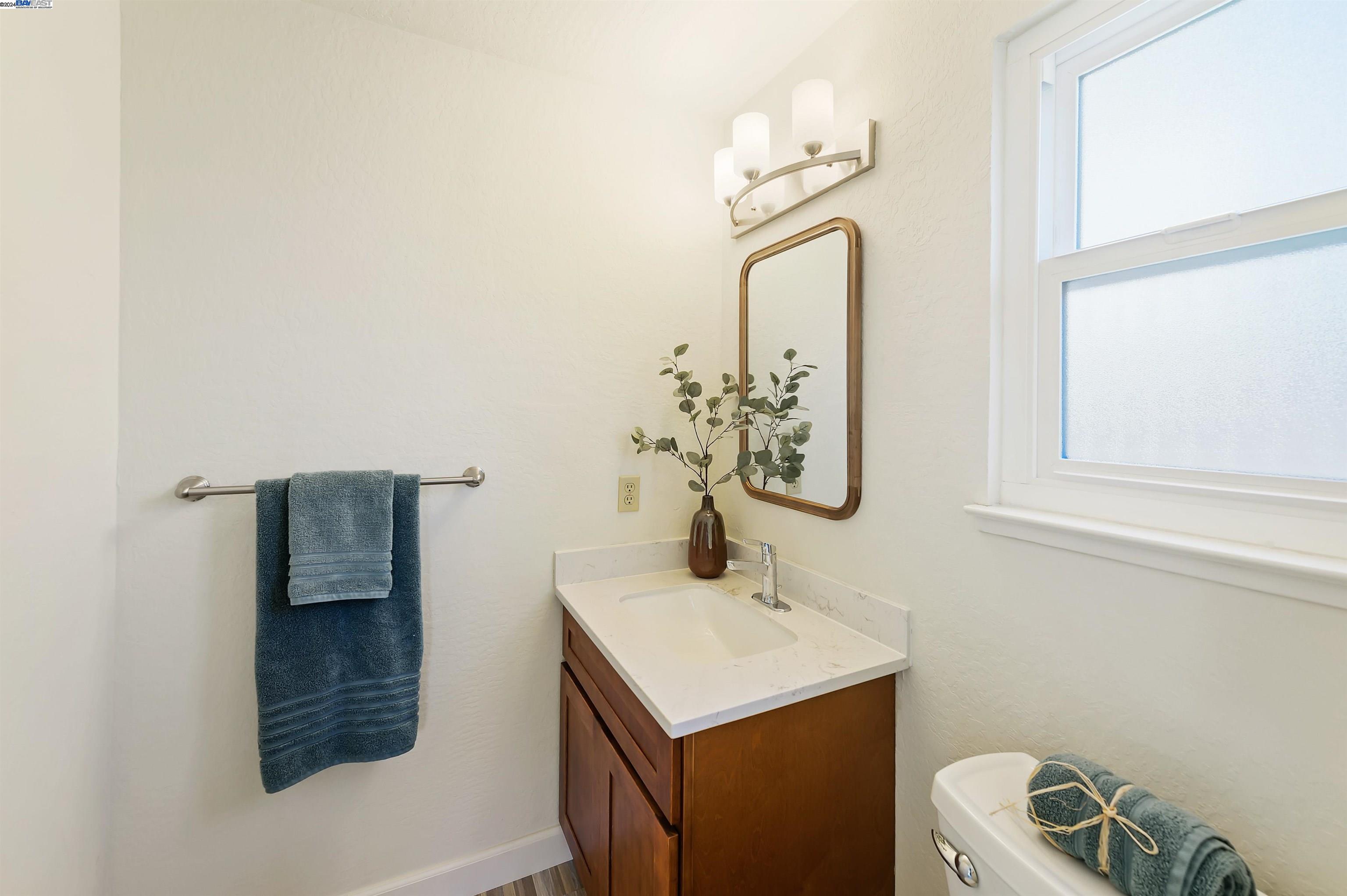 Detail Gallery Image 15 of 26 For 18388 Jill Way, Castro Valley,  CA 94546 - 4 Beds | 2/1 Baths