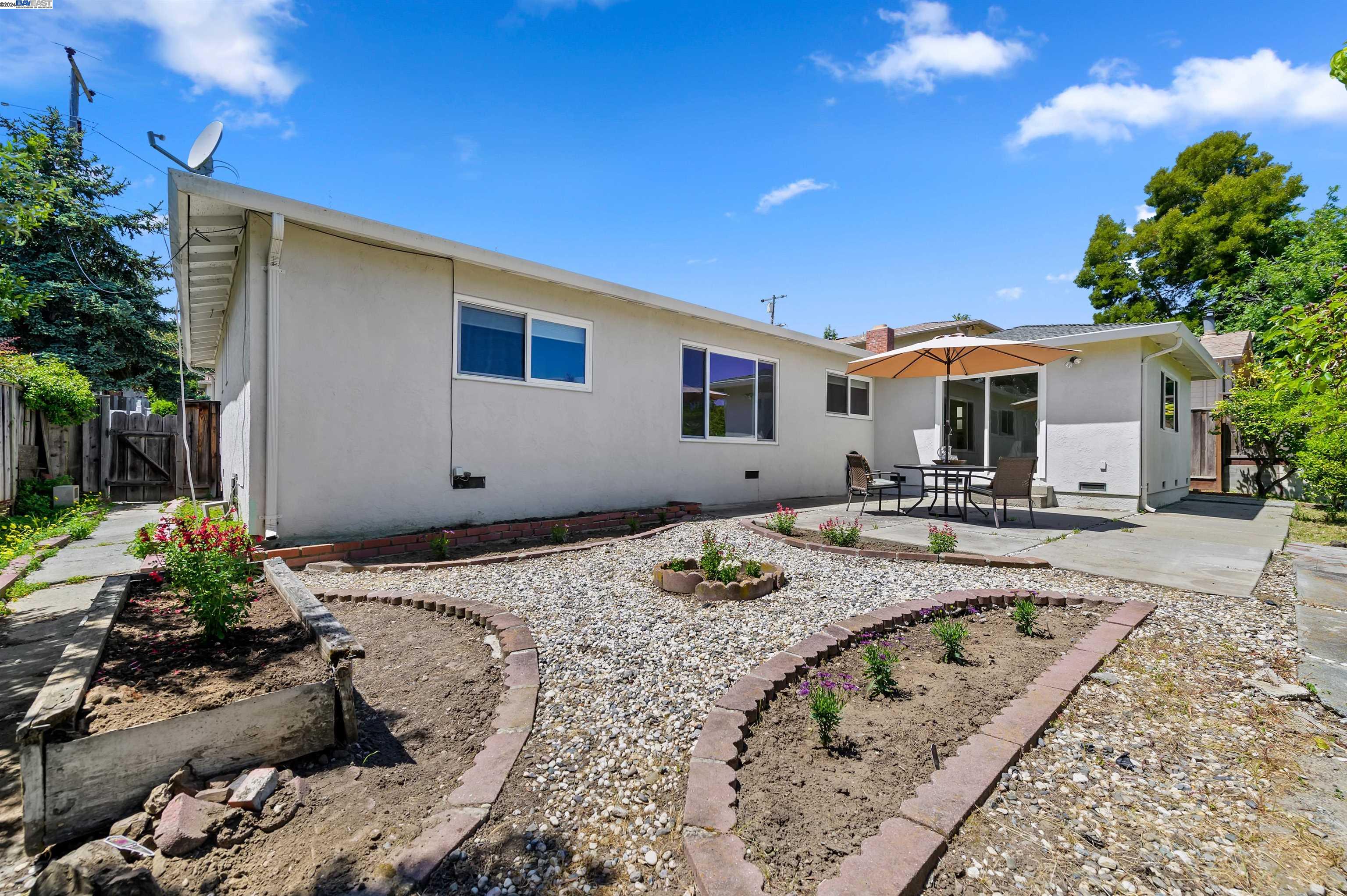Detail Gallery Image 23 of 26 For 18388 Jill Way, Castro Valley,  CA 94546 - 4 Beds | 2/1 Baths