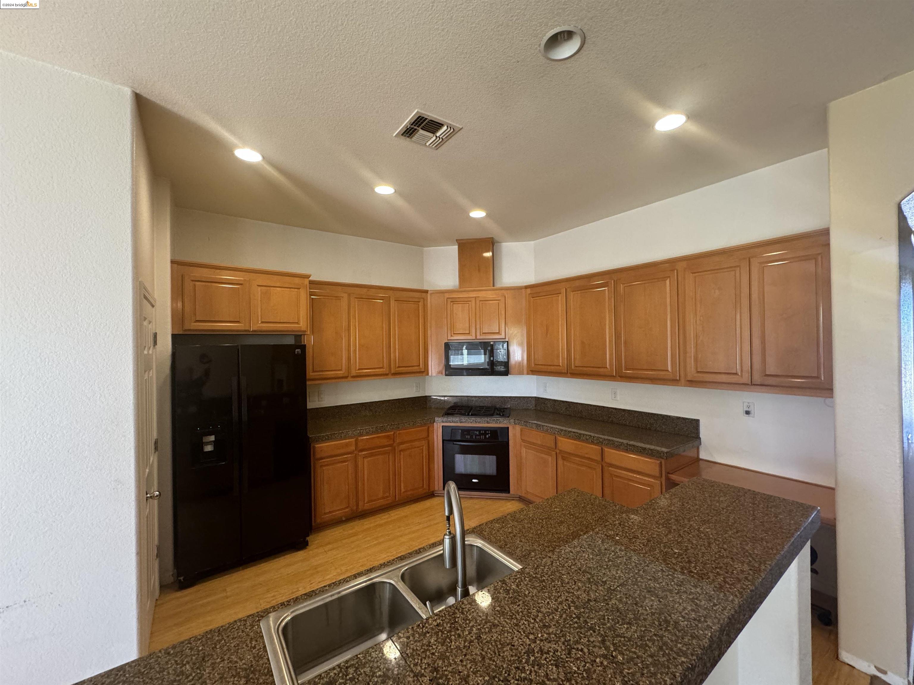 Detail Gallery Image 11 of 25 For 2638 Breaker Way, Stockton,  CA 95209 - 4 Beds | 2 Baths