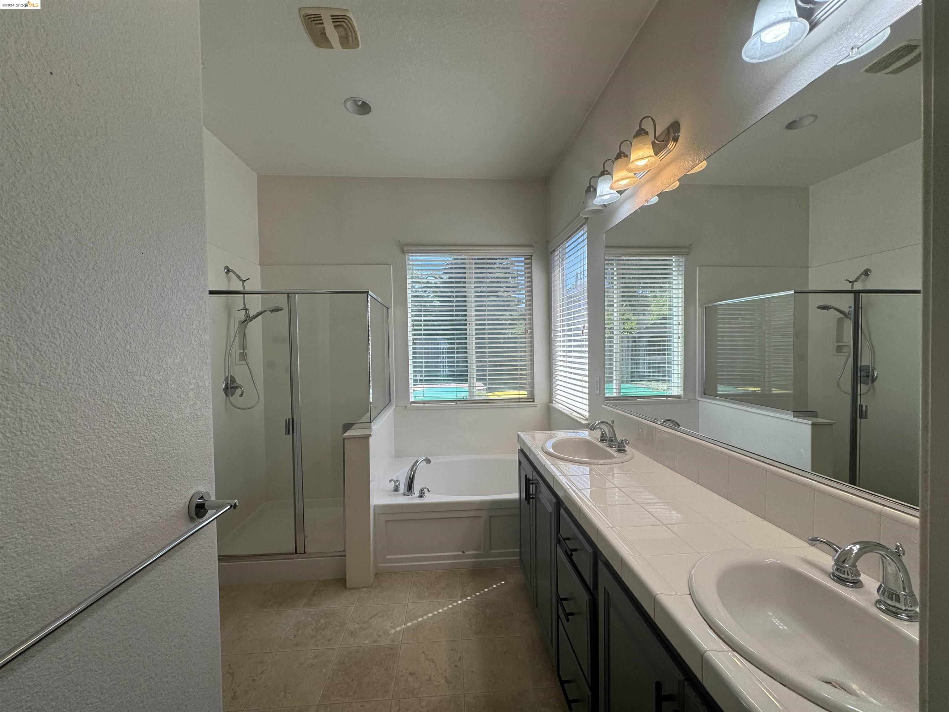 Detail Gallery Image 15 of 25 For 2638 Breaker Way, Stockton,  CA 95209 - 4 Beds | 2 Baths
