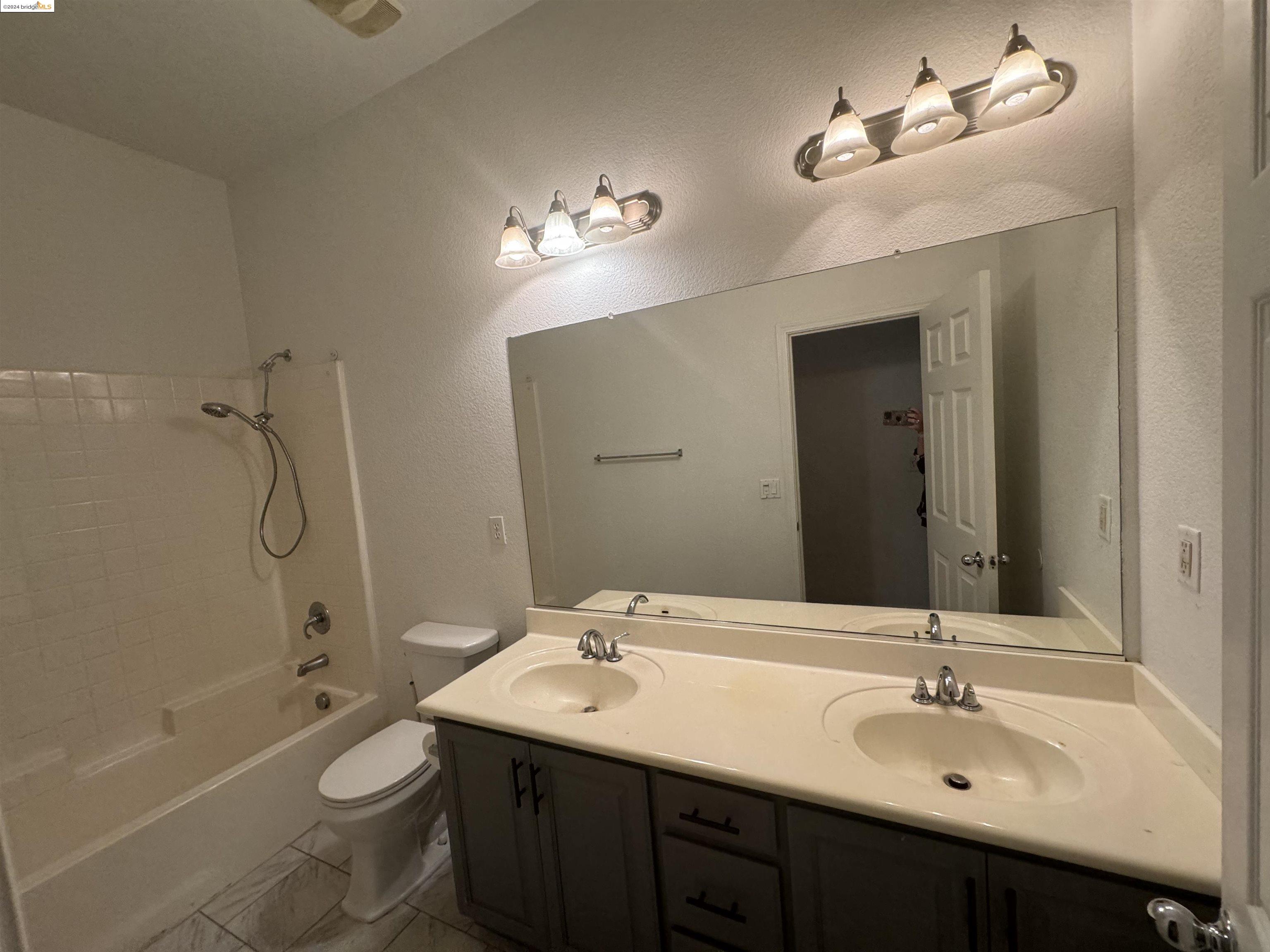 Detail Gallery Image 21 of 25 For 2638 Breaker Way, Stockton,  CA 95209 - 4 Beds | 2 Baths