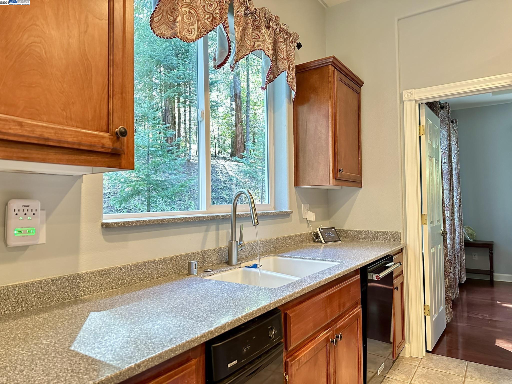 Detail Gallery Image 11 of 32 For 2524 Sherman Way, Pollock Pines,  CA 95726 - 4 Beds | 2/1 Baths