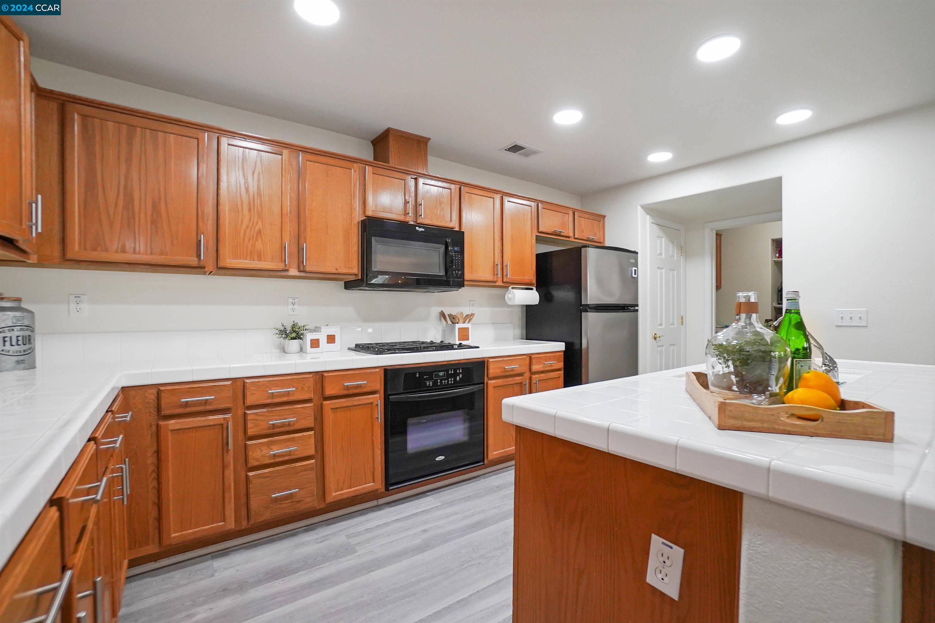 Detail Gallery Image 12 of 37 For 314 Turnstone Circle, Pittsburg,  CA 94565 - 3 Beds | 2/1 Baths