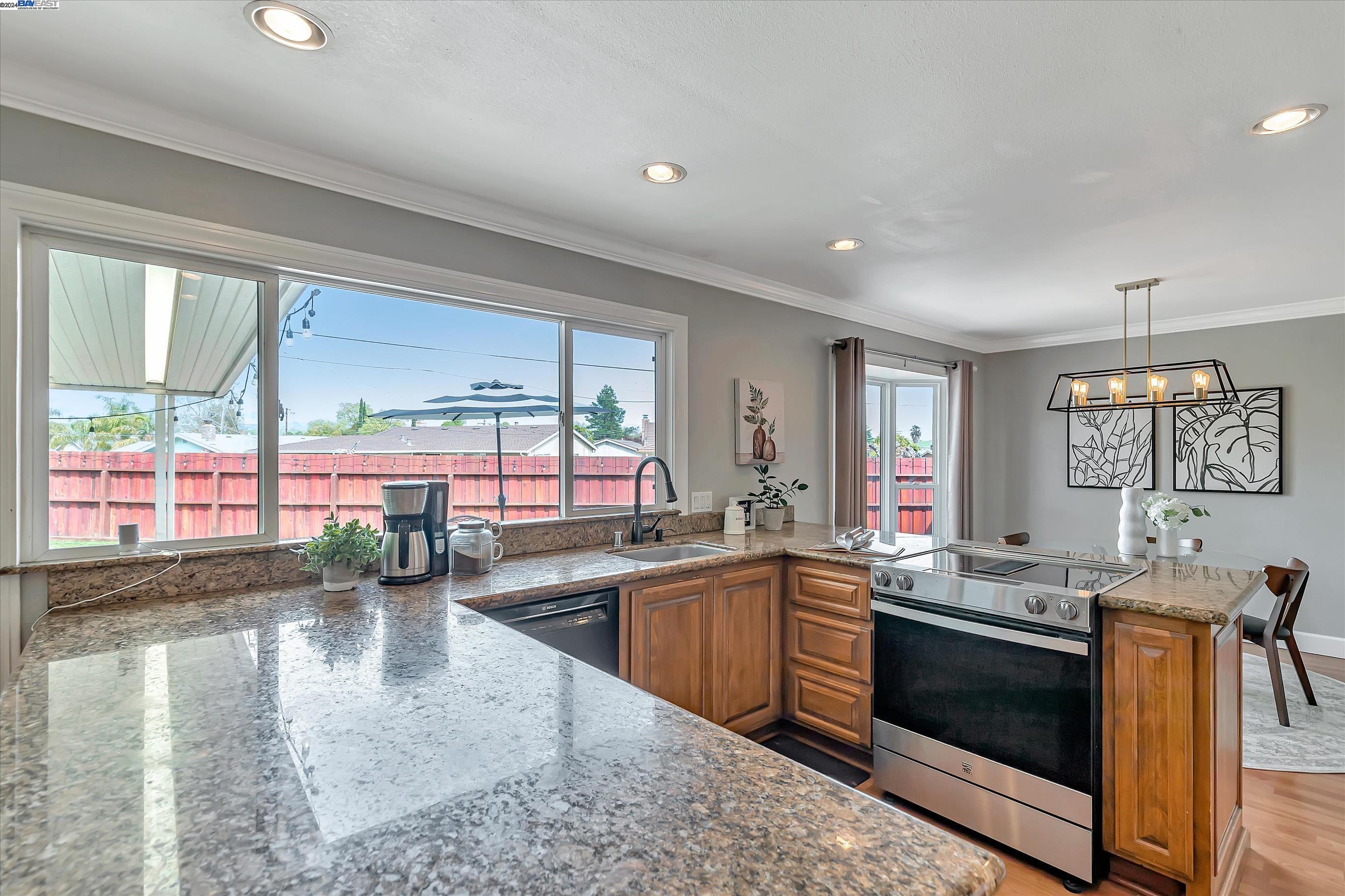 Detail Gallery Image 12 of 42 For 7621 Corrinne Place, San Ramon,  CA 94583 - 4 Beds | 2/1 Baths