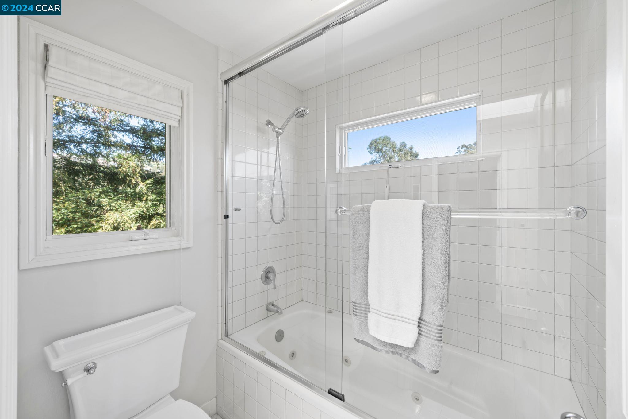 Detail Gallery Image 29 of 50 For 5744 Buena Vista Ave, Oakland,  CA 94618 - 3 Beds | 2/1 Baths