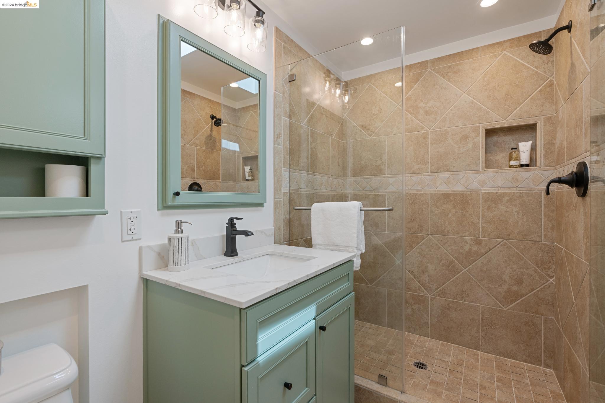 Detail Gallery Image 20 of 42 For 3069 California St, Oakland,  CA 94602-3907 - 2 Beds | 2 Baths
