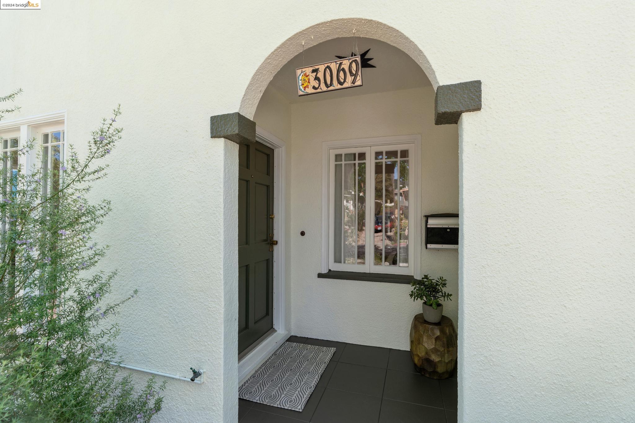Detail Gallery Image 5 of 42 For 3069 California St, Oakland,  CA 94602-3907 - 2 Beds | 2 Baths
