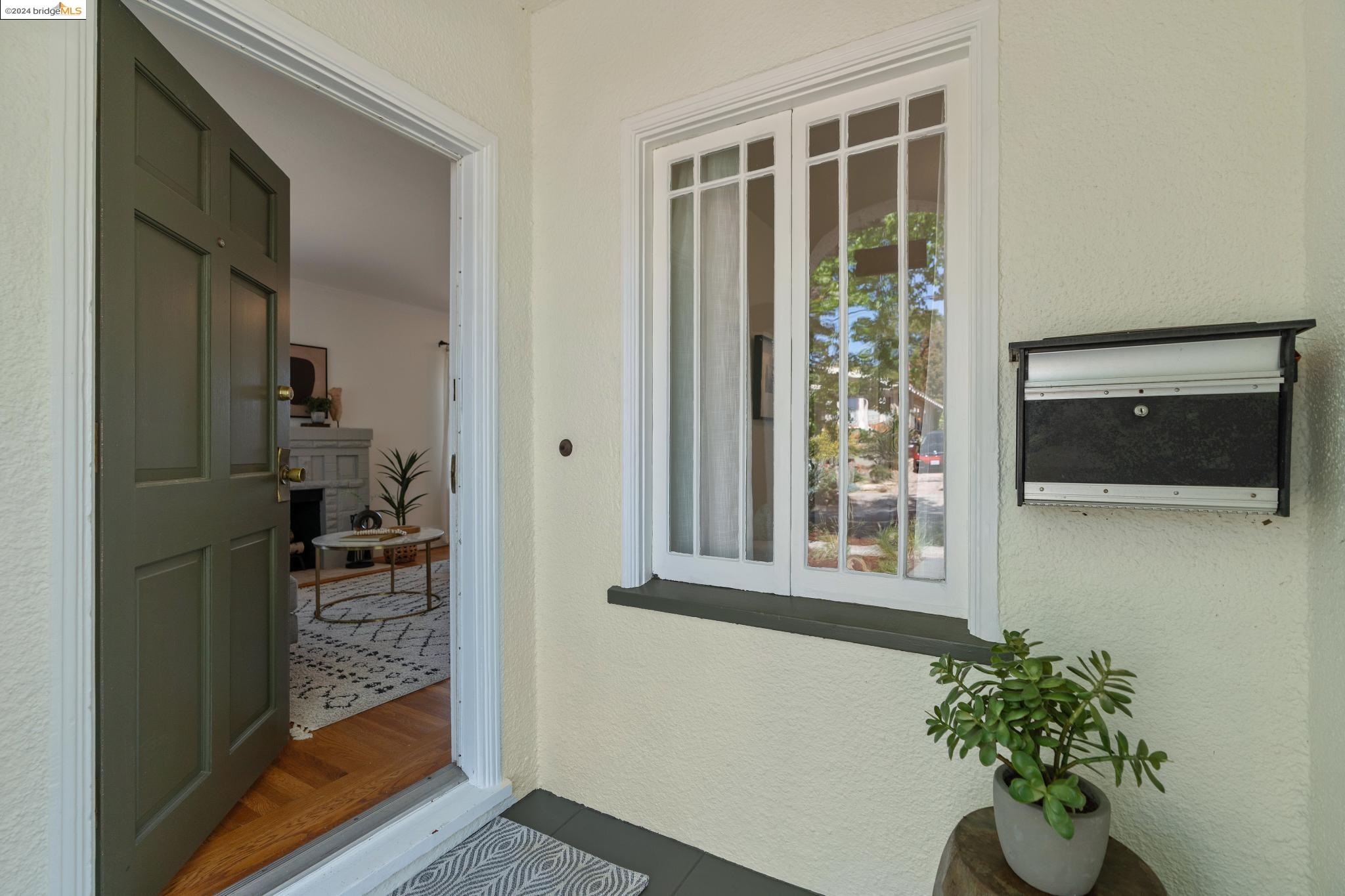 Detail Gallery Image 6 of 42 For 3069 California St, Oakland,  CA 94602-3907 - 2 Beds | 2 Baths
