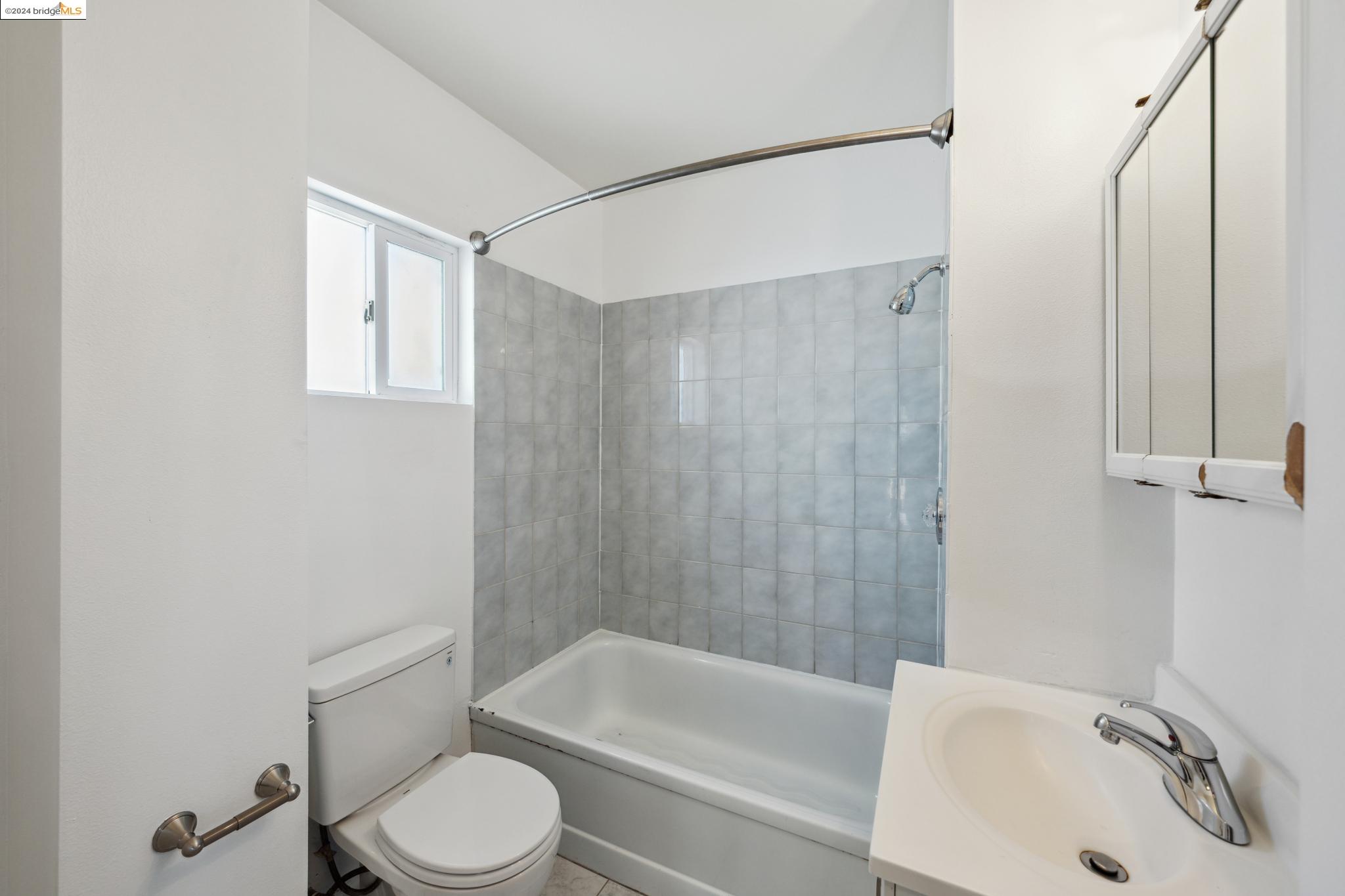 Detail Gallery Image 15 of 42 For 327 S 36th Street, Richmond,  CA 94804 - 3 Beds | 2 Baths