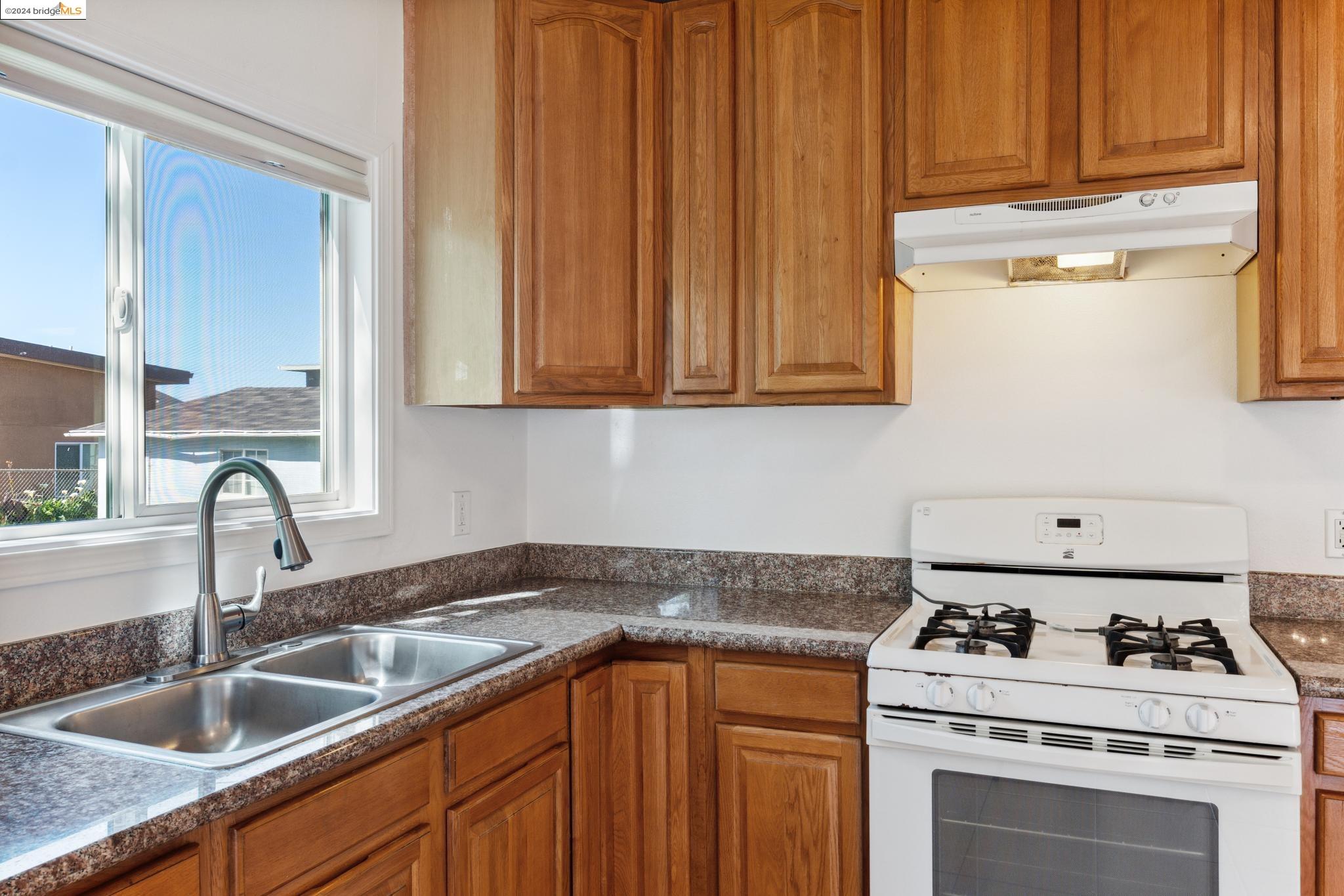 Detail Gallery Image 24 of 42 For 327 S 36th Street, Richmond,  CA 94804 - 3 Beds | 2 Baths