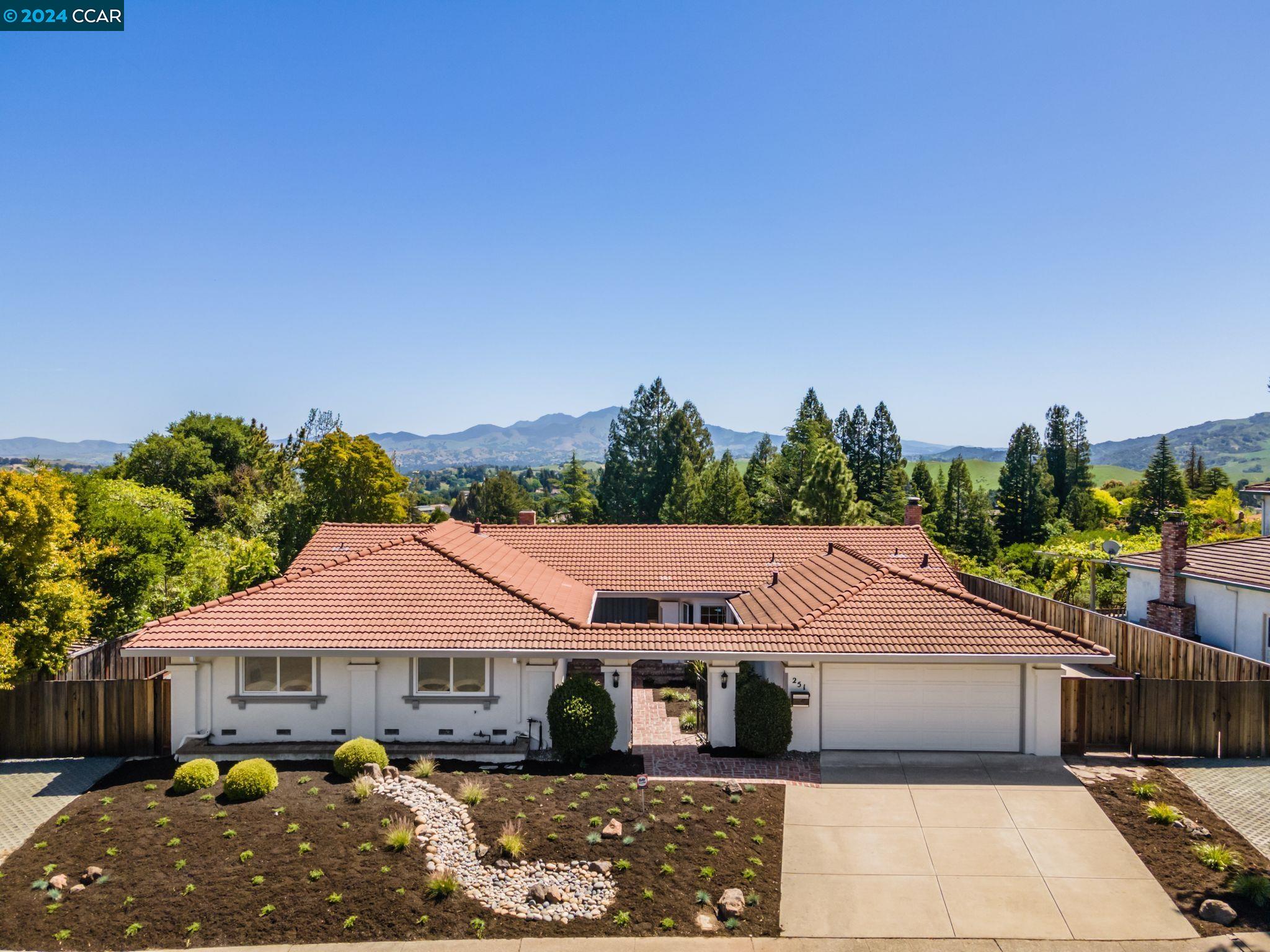Detail Gallery Image 1 of 50 For 251 Calle La Montana, Moraga,  CA 94556 - 4 Beds | 2/1 Baths