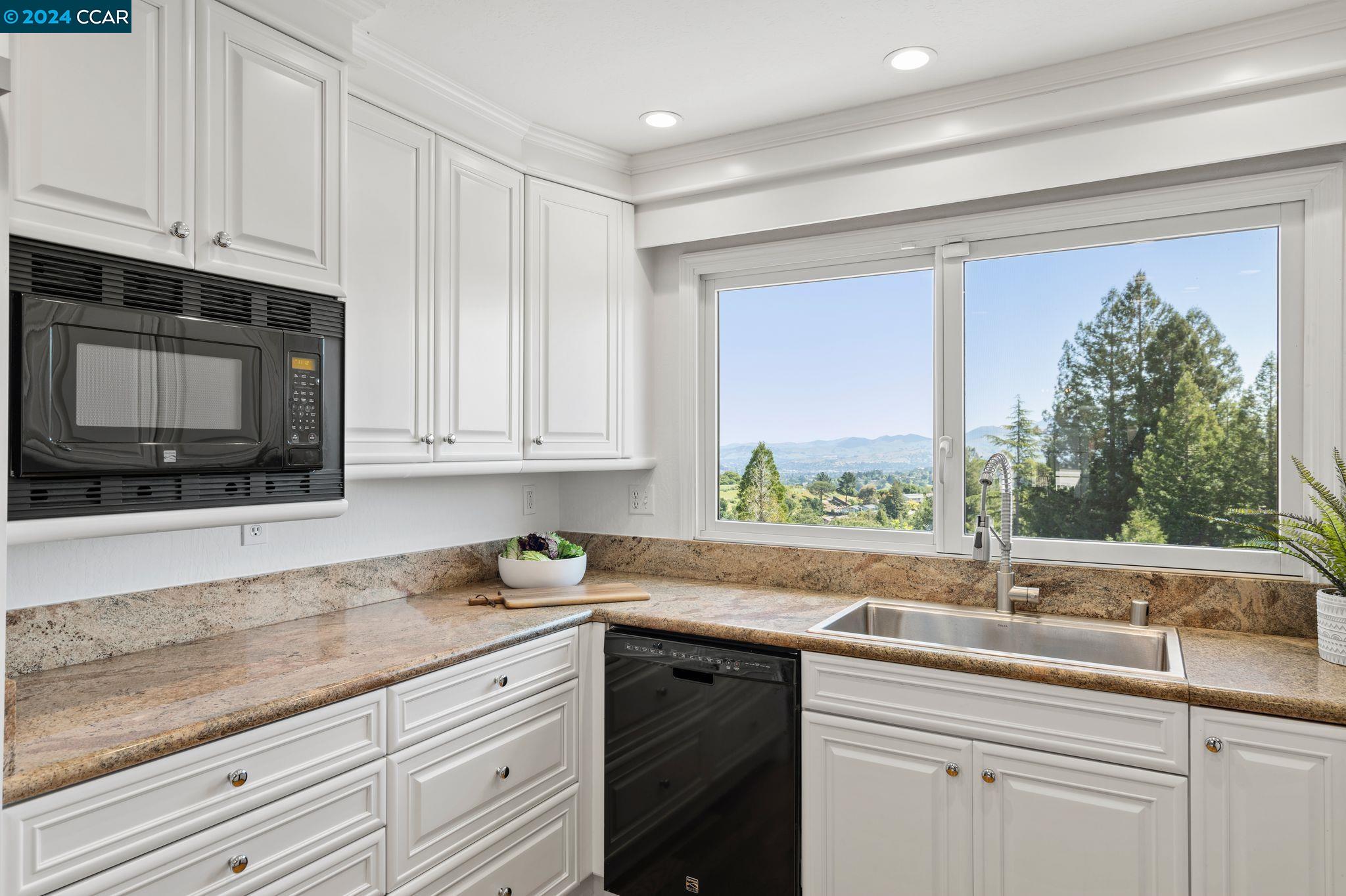 Detail Gallery Image 10 of 50 For 251 Calle La Montana, Moraga,  CA 94556 - 4 Beds | 2/1 Baths