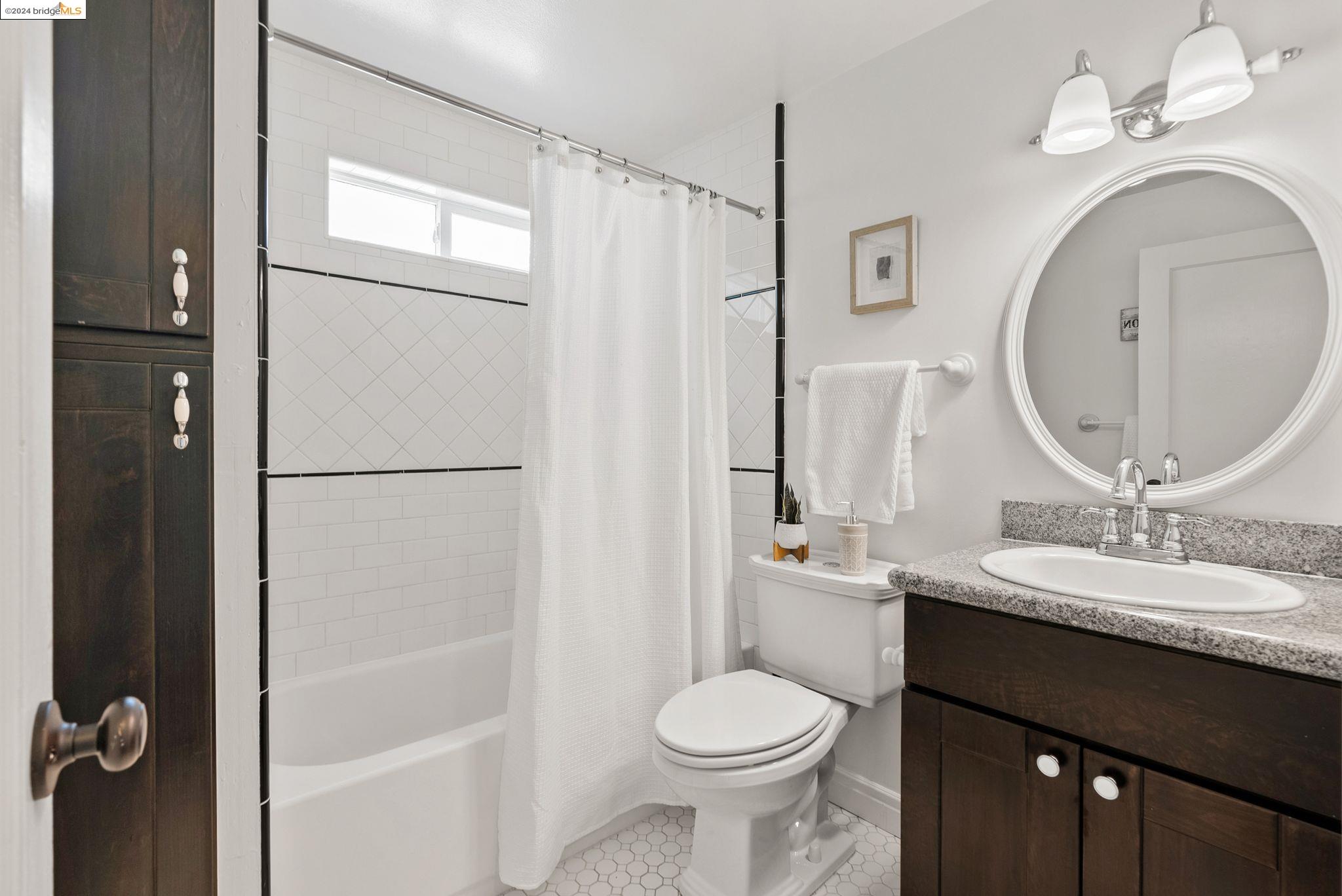 Detail Gallery Image 30 of 36 For 1921 E 25th St, Oakland,  CA 94606 - 3 Beds | 1 Baths